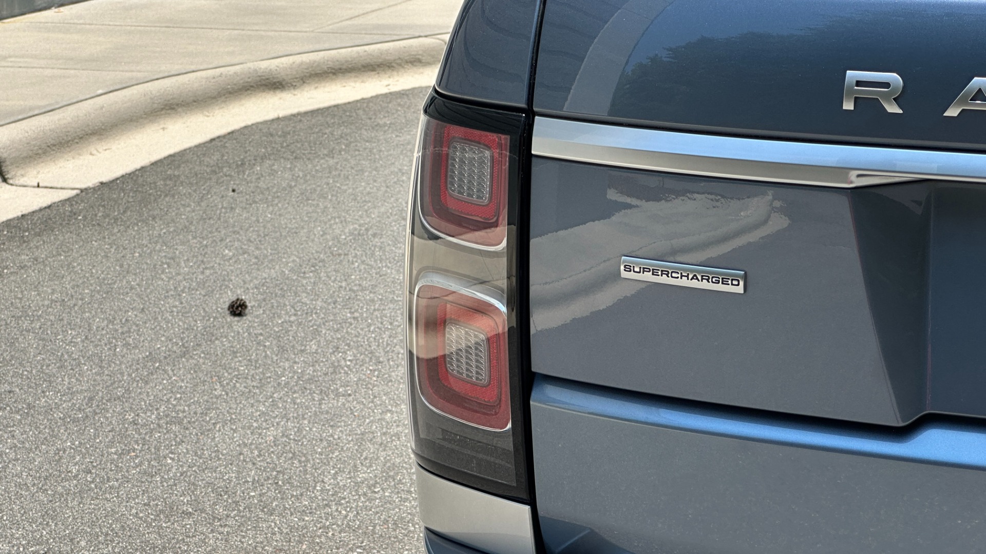Used 2019 Land Rover Range Rover SUPERCHARGED / 22IN WHEELS / MERIDIAN SOUND / ATLAS ACCENTS for sale Sold at Formula Imports in Charlotte NC 28227 41