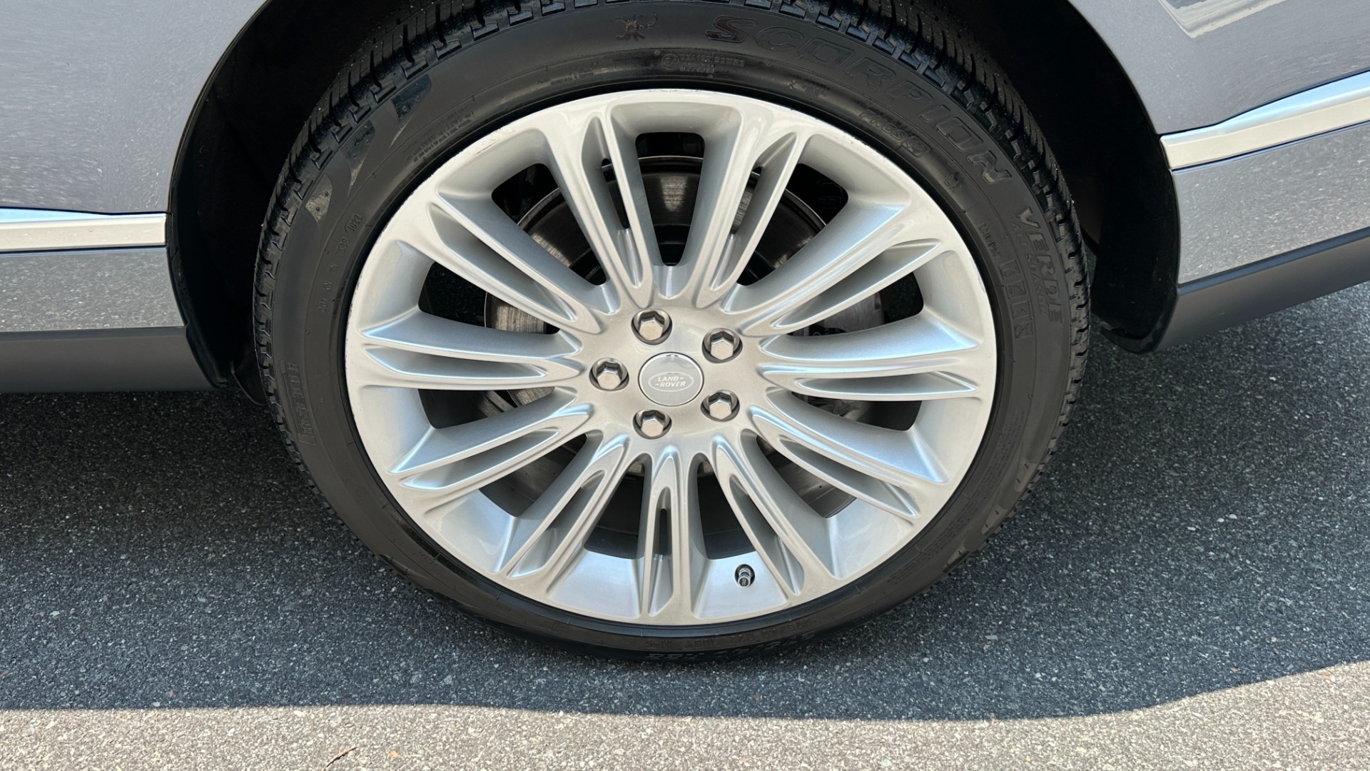 Used 2019 Land Rover Range Rover SUPERCHARGED / 22IN WHEELS / MERIDIAN SOUND / ATLAS ACCENTS for sale $69,100 at Formula Imports in Charlotte NC 28227 46