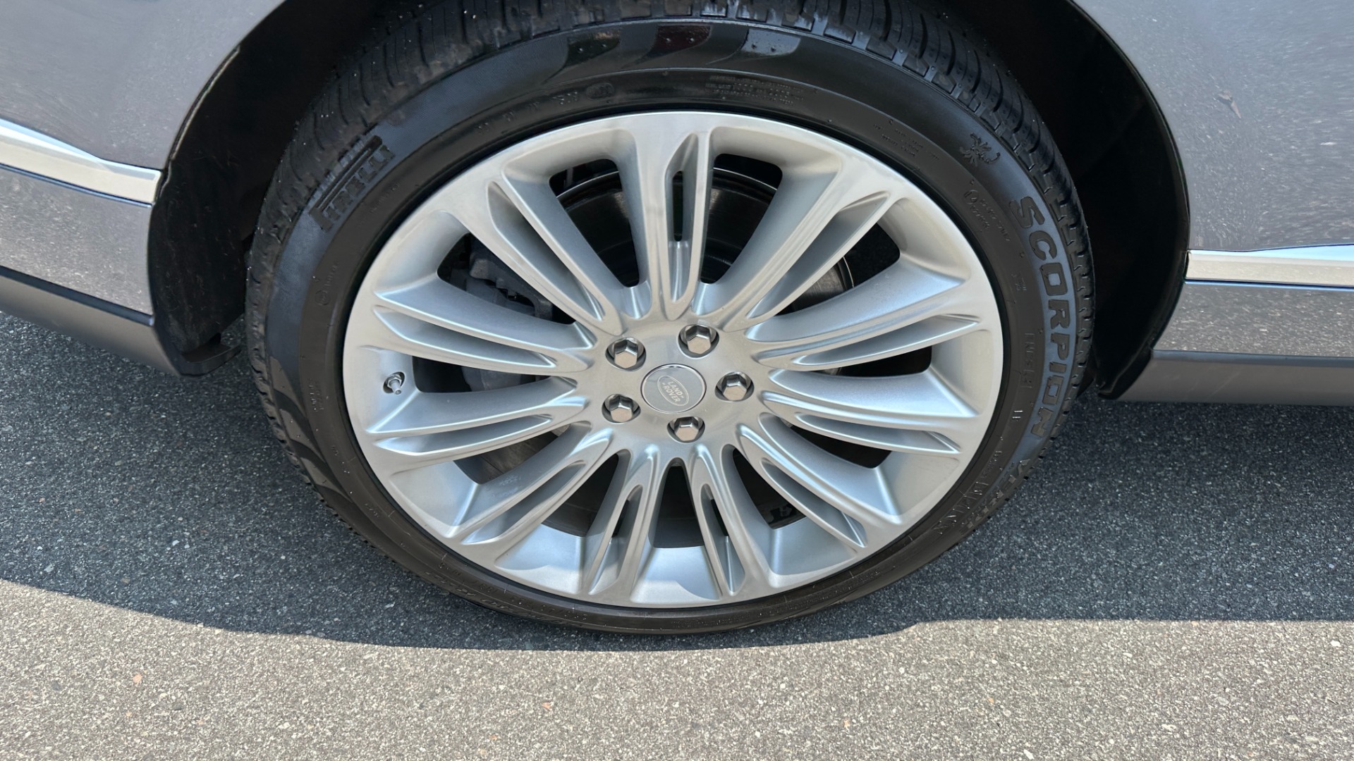 Used 2019 Land Rover Range Rover SUPERCHARGED / 22IN WHEELS / MERIDIAN SOUND / ATLAS ACCENTS for sale $69,100 at Formula Imports in Charlotte NC 28227 47