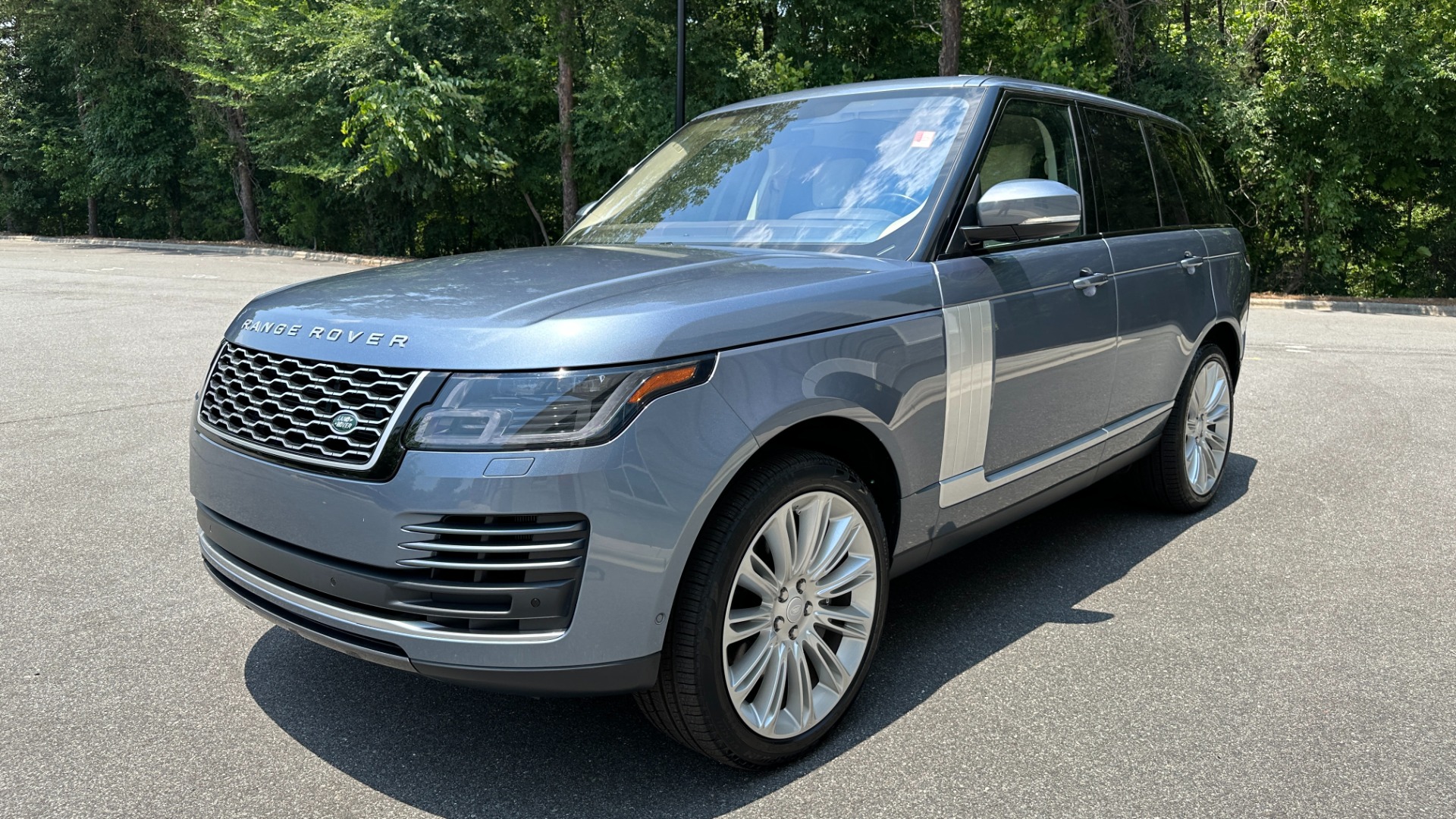 Used 2019 Land Rover Range Rover SUPERCHARGED / 22IN WHEELS / MERIDIAN SOUND / ATLAS ACCENTS for sale Sold at Formula Imports in Charlotte NC 28227 5