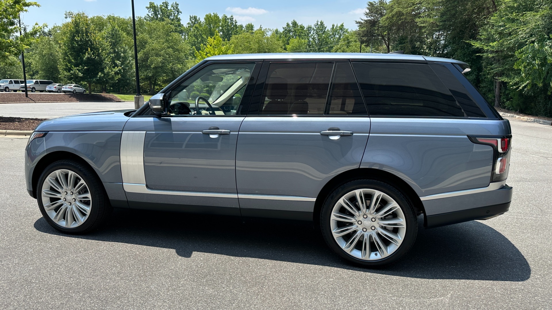 Used 2019 Land Rover Range Rover SUPERCHARGED / 22IN WHEELS / MERIDIAN SOUND / ATLAS ACCENTS for sale $69,100 at Formula Imports in Charlotte NC 28227 6