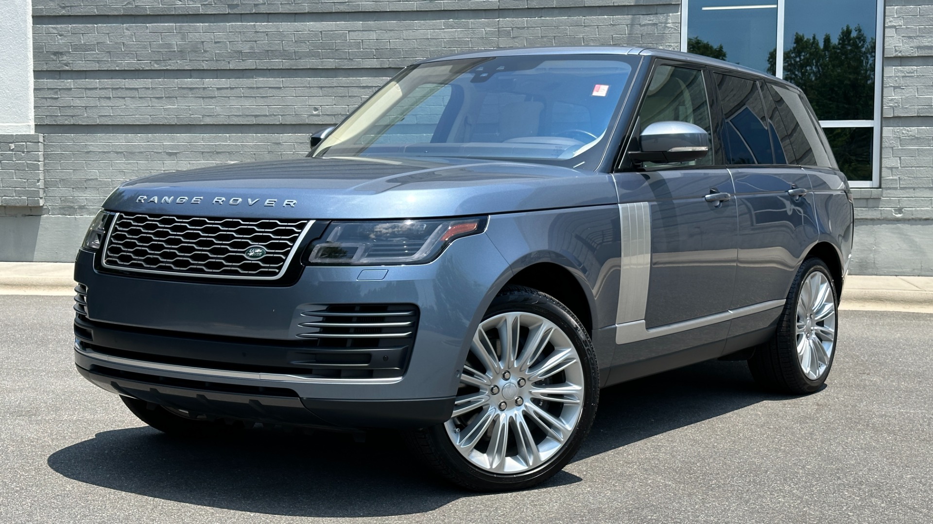 Used 2019 Land Rover Range Rover SUPERCHARGED / 22IN WHEELS / MERIDIAN SOUND / ATLAS ACCENTS for sale $69,100 at Formula Imports in Charlotte NC 28227 1
