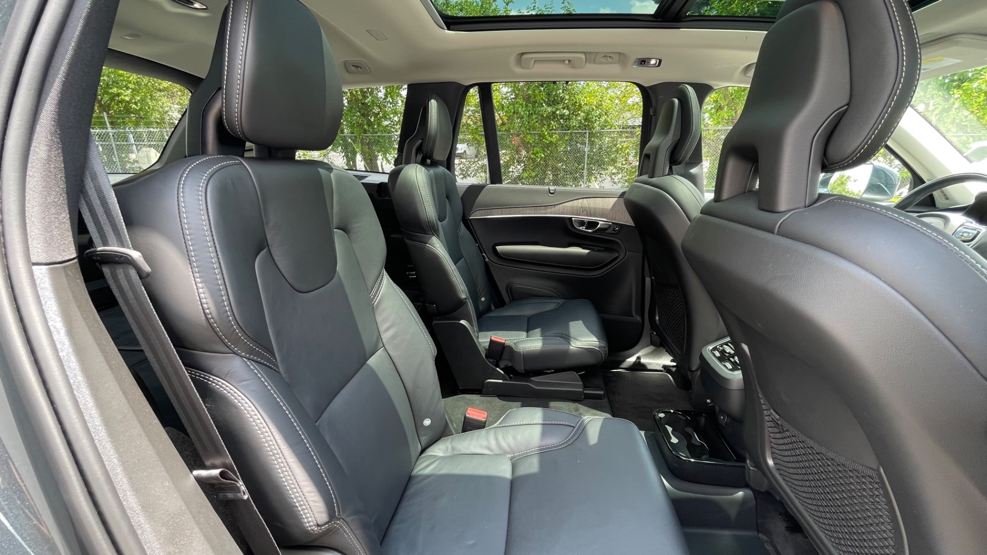 Used 2021 Volvo XC90 Inscription for sale $49,795 at Formula Imports in Charlotte NC 28227 32