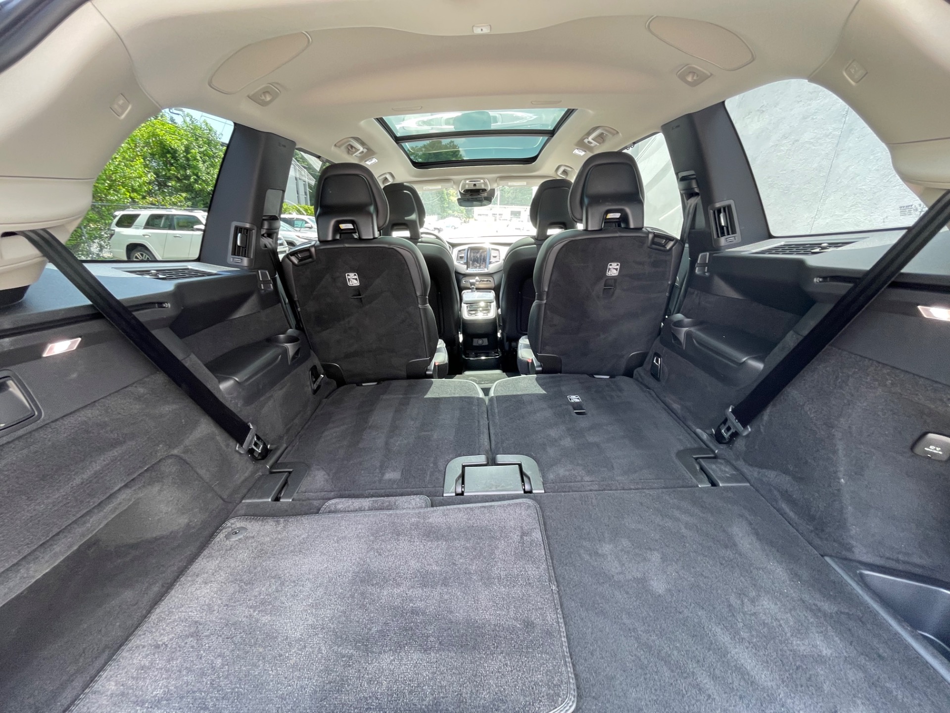 Used 2021 Volvo XC90 Inscription for sale $49,795 at Formula Imports in Charlotte NC 28227 38