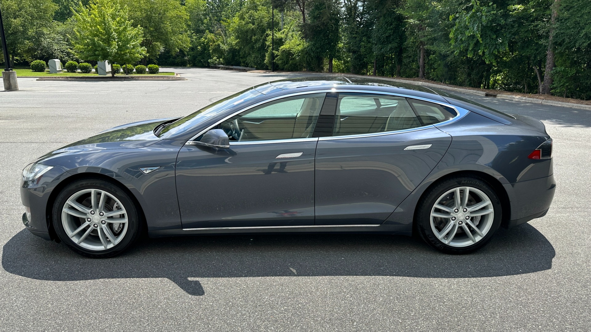Used 2014 Tesla Model S 60 kWh Battery / 60D / PREMIUM CONNECTIVITY / LEATHER / SUNROOF for sale $22,995 at Formula Imports in Charlotte NC 28227 3