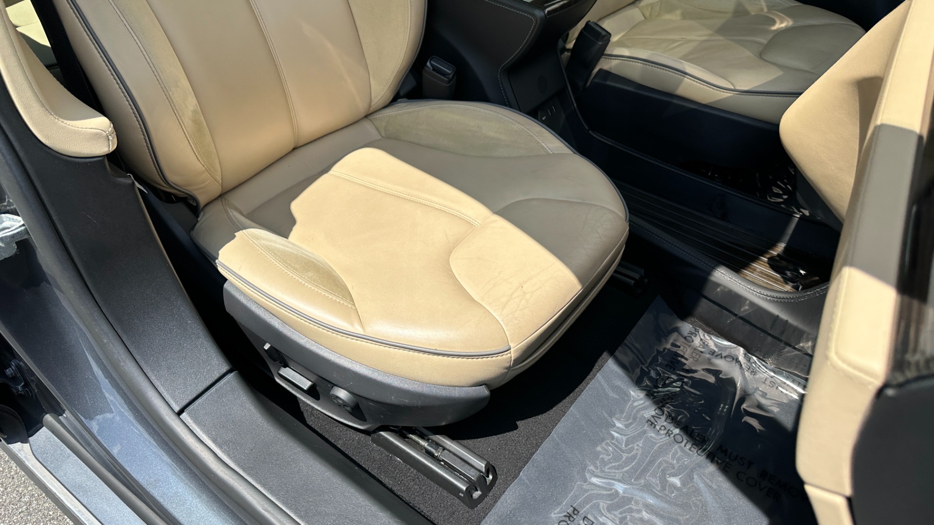 Used 2014 Tesla Model S 60 kWh Battery / 60D / PREMIUM CONNECTIVITY / LEATHER / SUNROOF for sale $22,995 at Formula Imports in Charlotte NC 28227 37