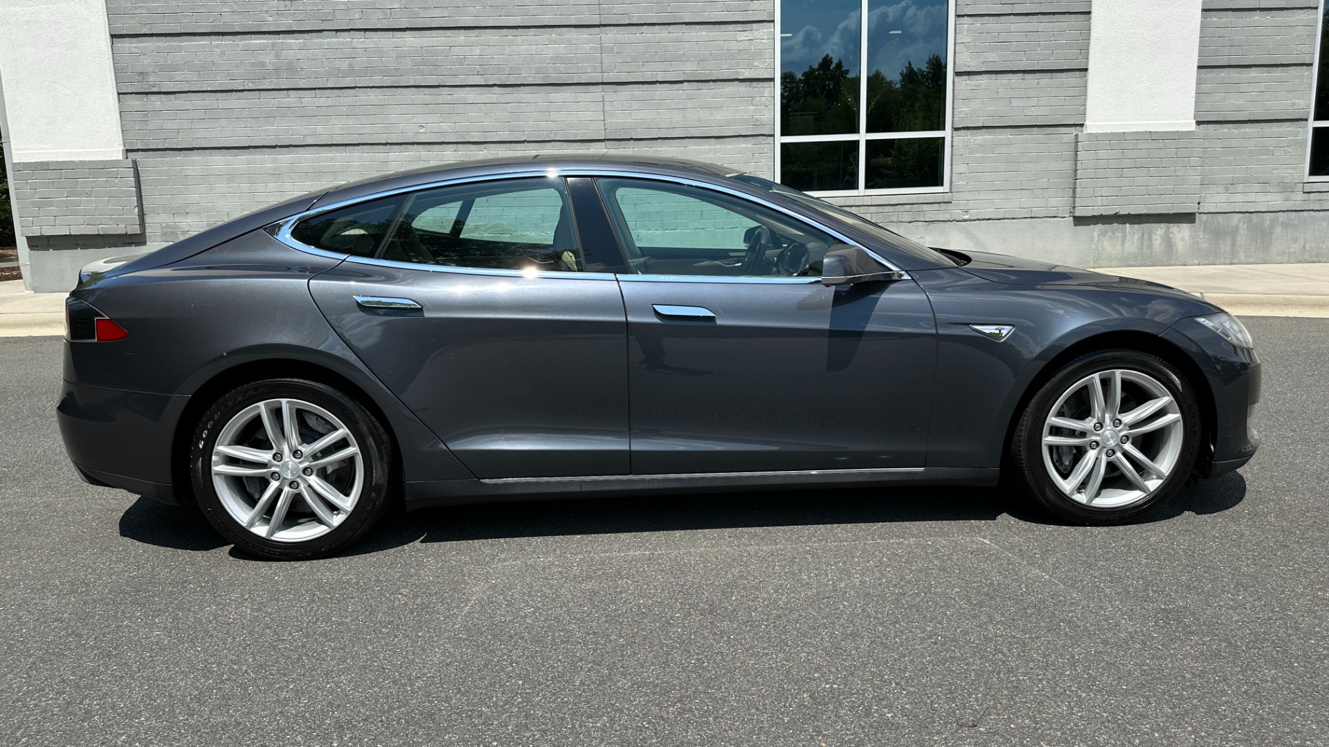 Used 2014 Tesla Model S 60 kWh Battery / 60D / PREMIUM CONNECTIVITY / LEATHER / SUNROOF for sale $19,995 at Formula Imports in Charlotte NC 28227 8