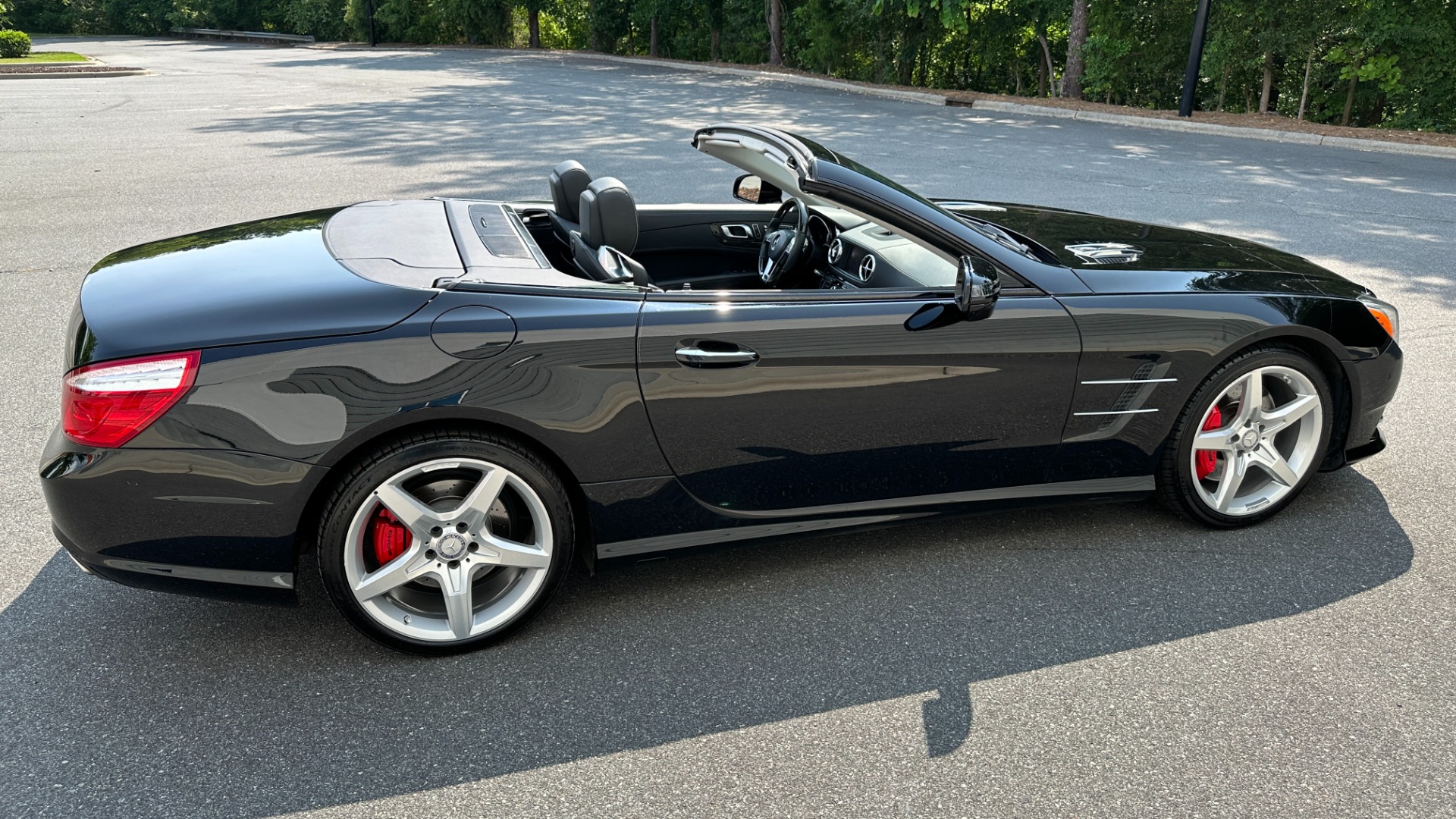 Used 2013 Mercedes-Benz SL-Class SL 550 / CONVERTIBLE / GLASS HARD TOP / NAV / V8 TURBO / RED BRAKES for sale Sold at Formula Imports in Charlotte NC 28227 11