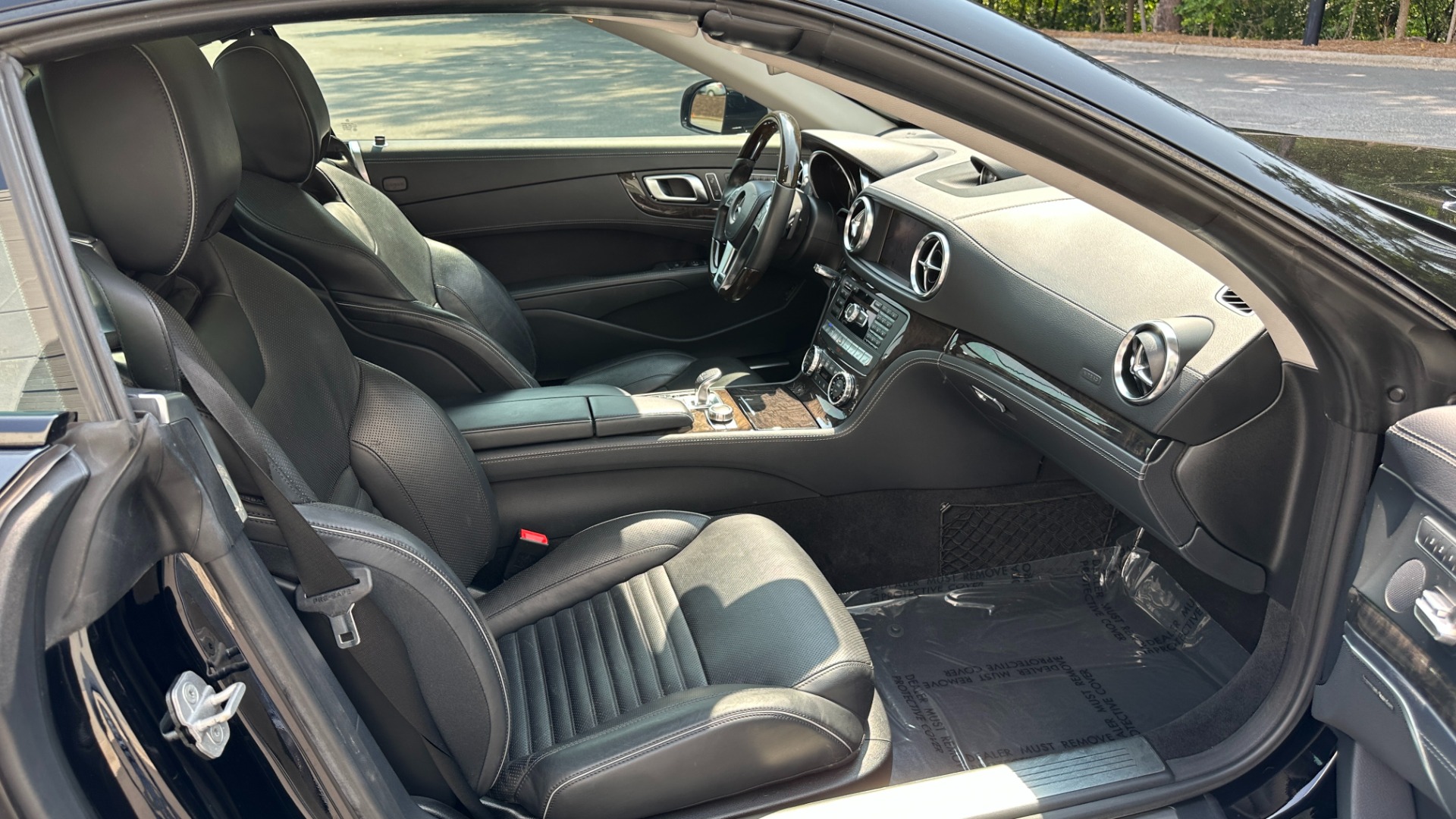 Used 2013 Mercedes-Benz SL-Class SL 550 / CONVERTIBLE / GLASS HARD TOP / NAV / V8 TURBO / RED BRAKES for sale Sold at Formula Imports in Charlotte NC 28227 29