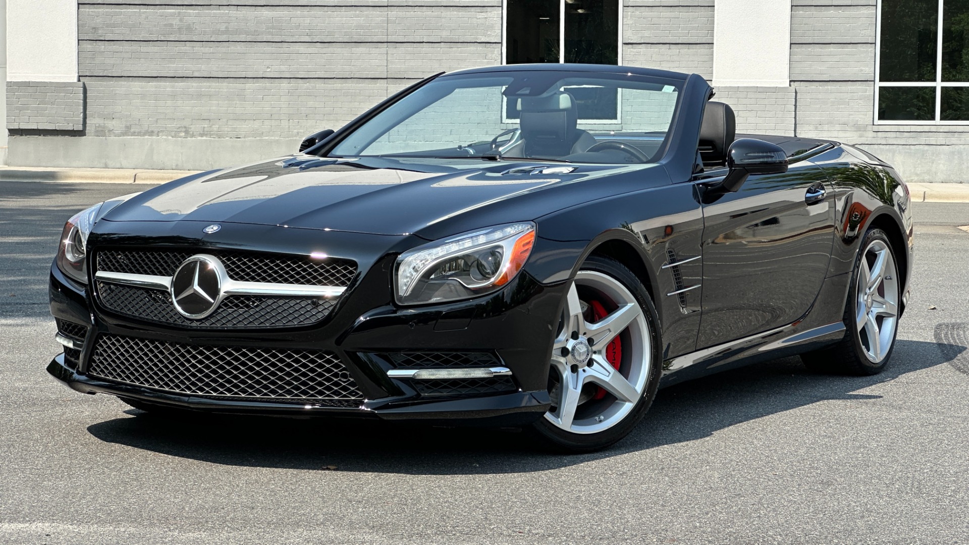 Used 2013 Mercedes-Benz SL-Class SL 550 / CONVERTIBLE / GLASS HARD TOP / NAV / V8 TURBO / RED BRAKES for sale Sold at Formula Imports in Charlotte NC 28227 1
