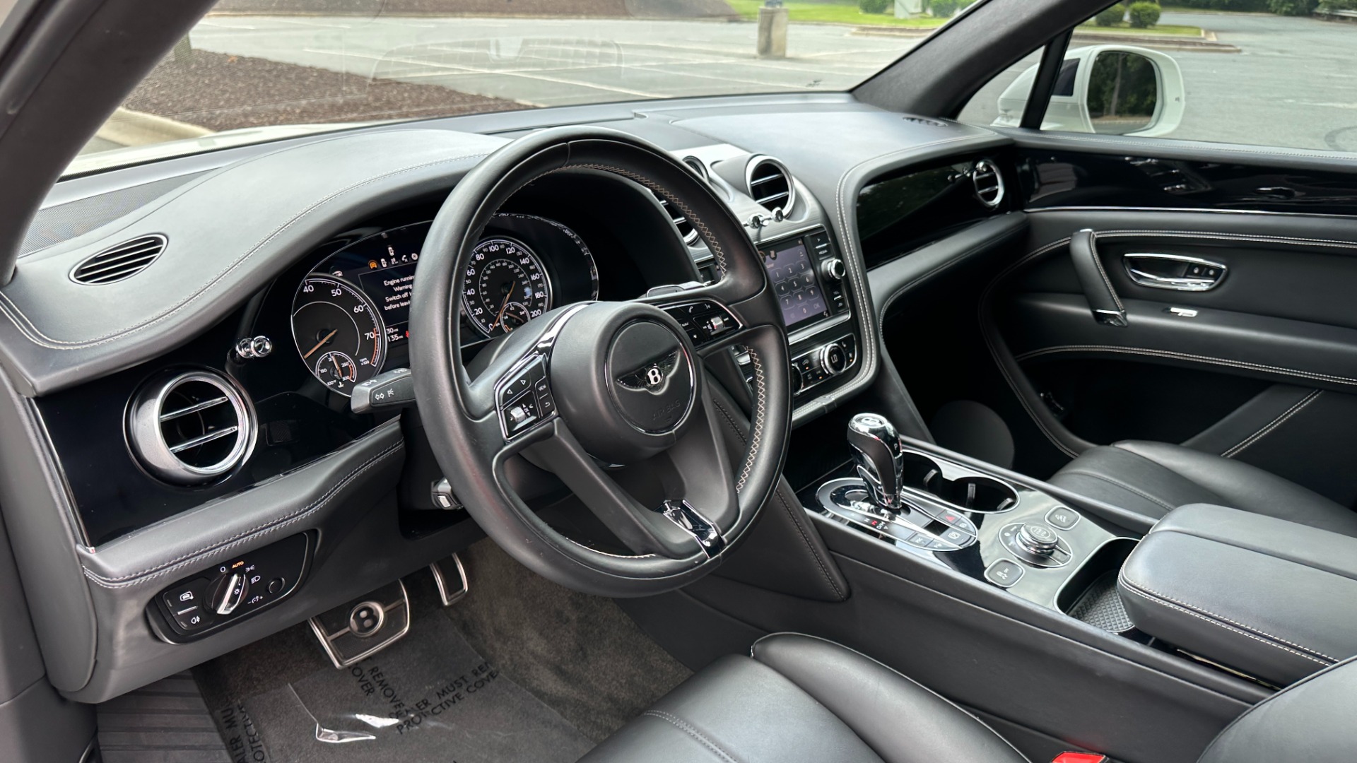 Used 2019 Bentley Bentayga V8 / BLACKOUT / BLACK WHEELS / PIANO TRIM / BENTLEY CLOCK for sale Sold at Formula Imports in Charlotte NC 28227 11