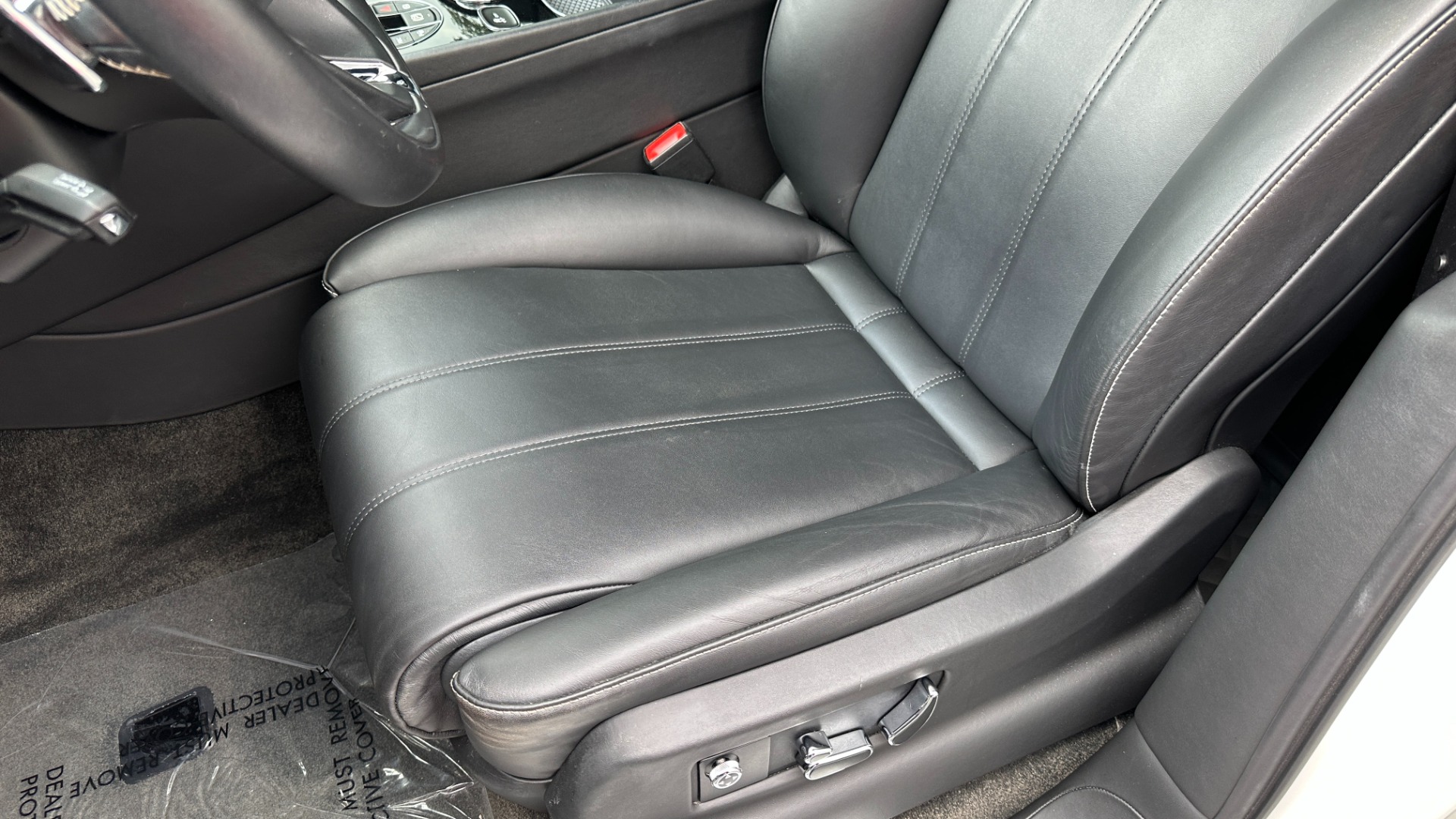 Used 2019 Bentley Bentayga V8 / BLACKOUT / BLACK WHEELS / PIANO TRIM / BENTLEY CLOCK for sale Sold at Formula Imports in Charlotte NC 28227 14