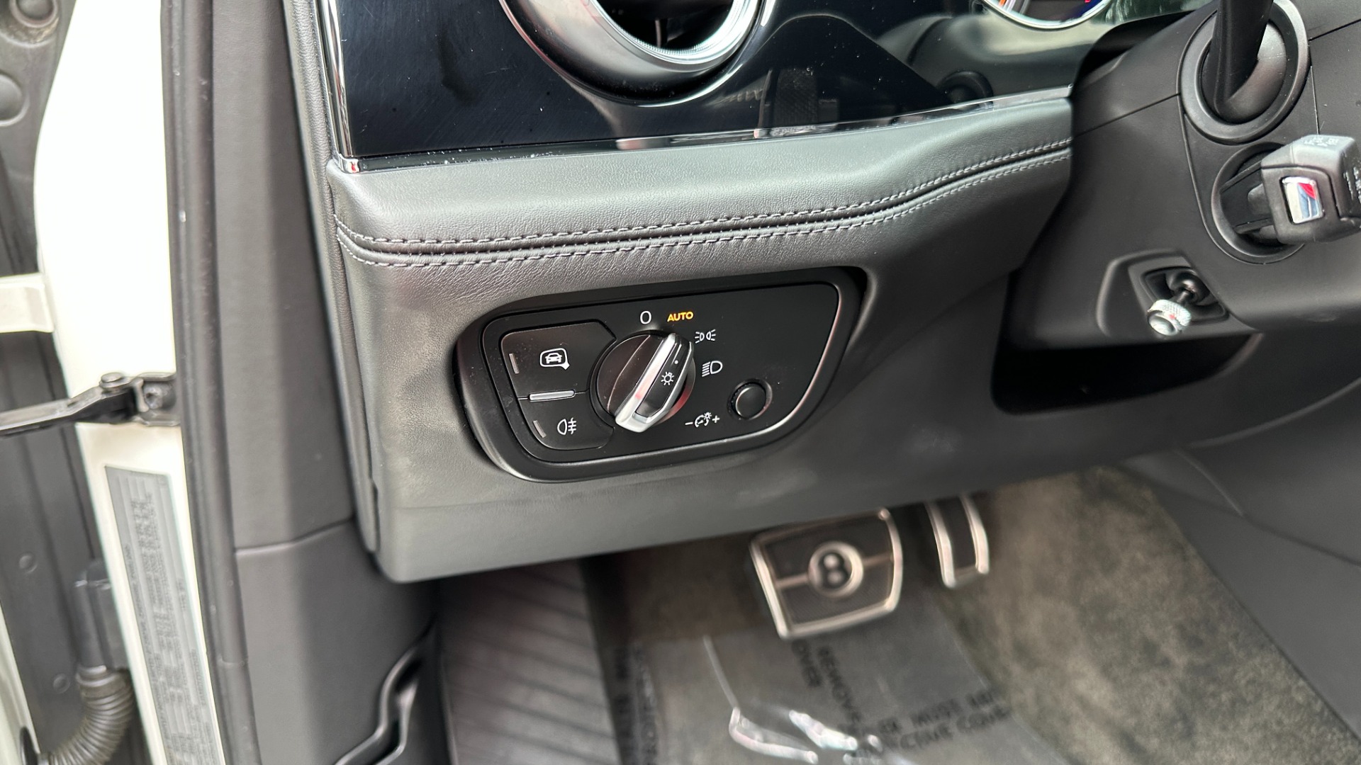 Used 2019 Bentley Bentayga V8 / BLACKOUT / BLACK WHEELS / PIANO TRIM / BENTLEY CLOCK for sale Sold at Formula Imports in Charlotte NC 28227 16