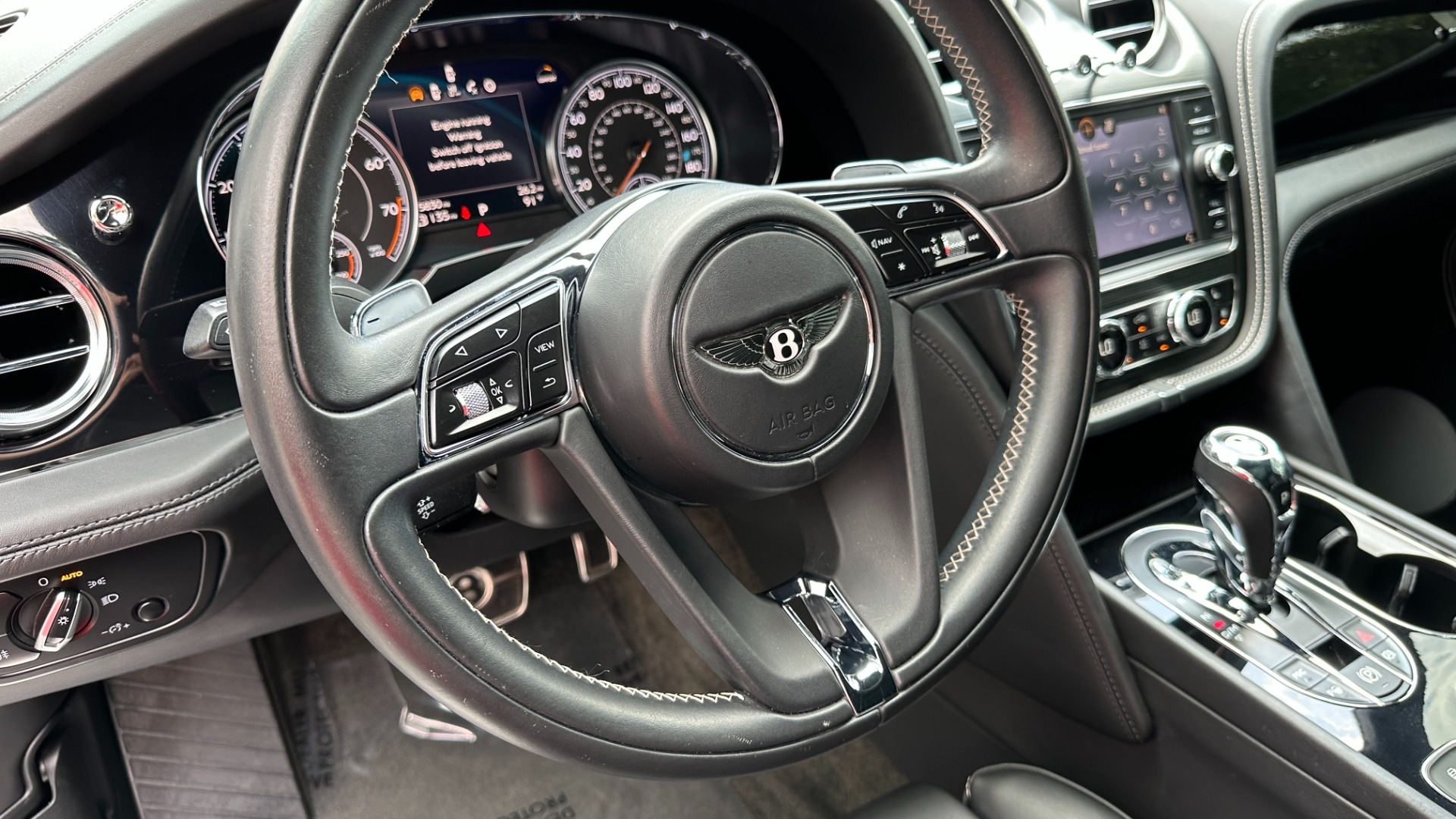 Used 2019 Bentley Bentayga V8 / BLACKOUT / BLACK WHEELS / PIANO TRIM / BENTLEY CLOCK for sale Sold at Formula Imports in Charlotte NC 28227 17