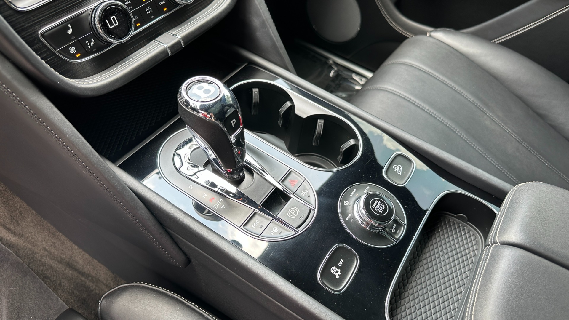 Used 2019 Bentley Bentayga V8 / BLACKOUT / BLACK WHEELS / PIANO TRIM / BENTLEY CLOCK for sale Sold at Formula Imports in Charlotte NC 28227 21
