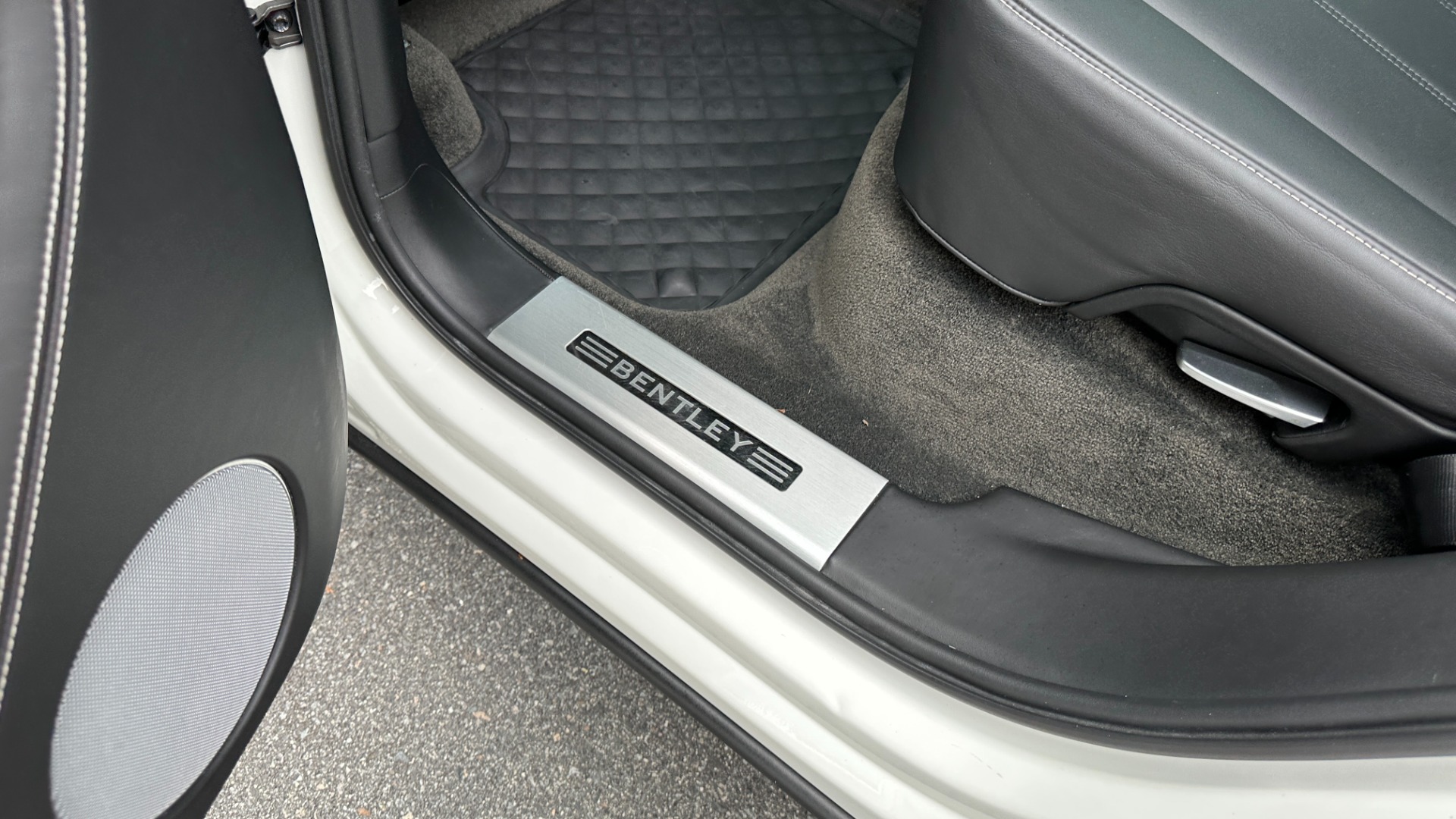 Used 2019 Bentley Bentayga V8 / BLACKOUT / BLACK WHEELS / PIANO TRIM / BENTLEY CLOCK for sale Sold at Formula Imports in Charlotte NC 28227 27