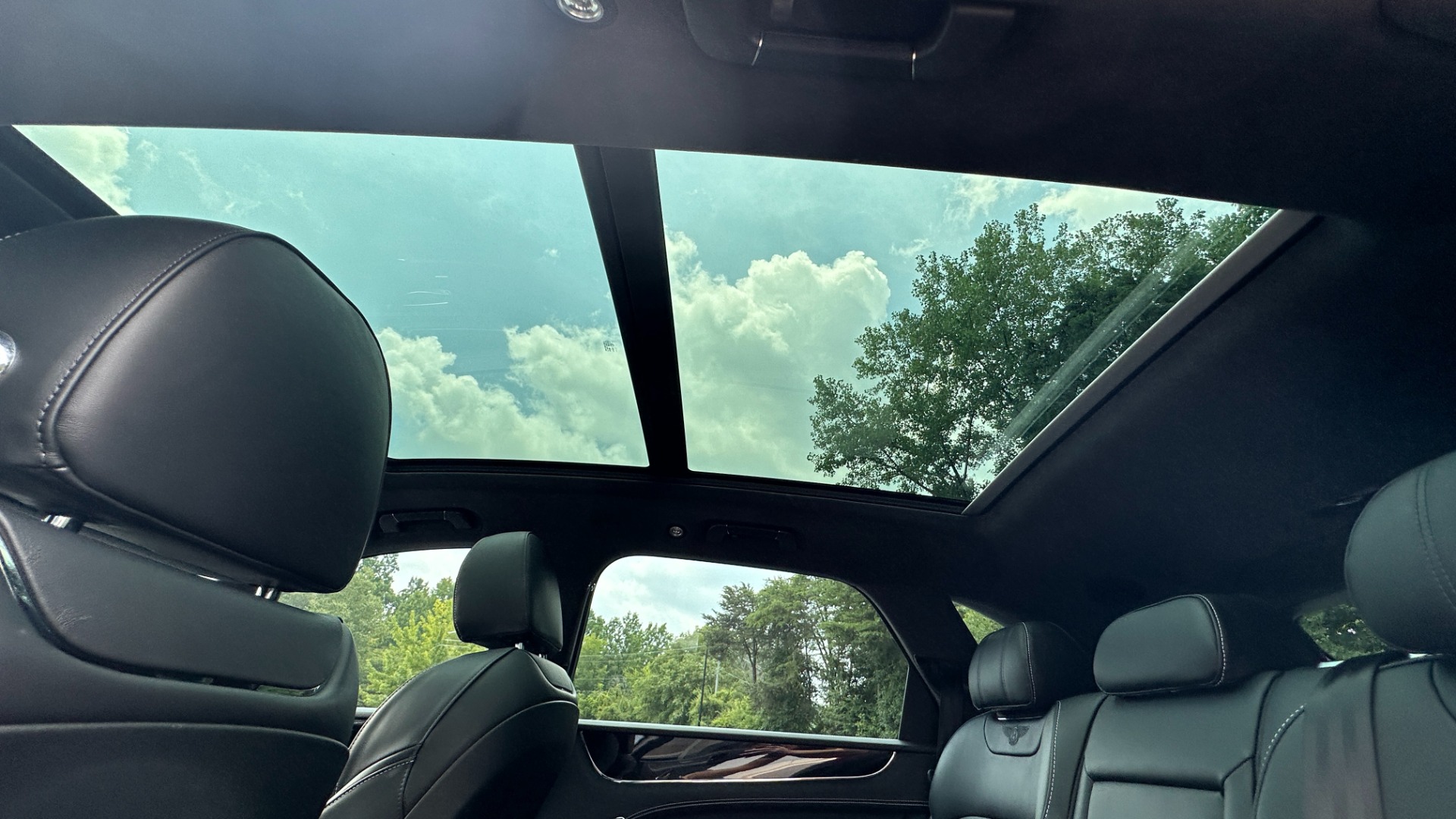 Used 2019 Bentley Bentayga V8 / BLACKOUT / BLACK WHEELS / PIANO TRIM / BENTLEY CLOCK for sale Sold at Formula Imports in Charlotte NC 28227 30