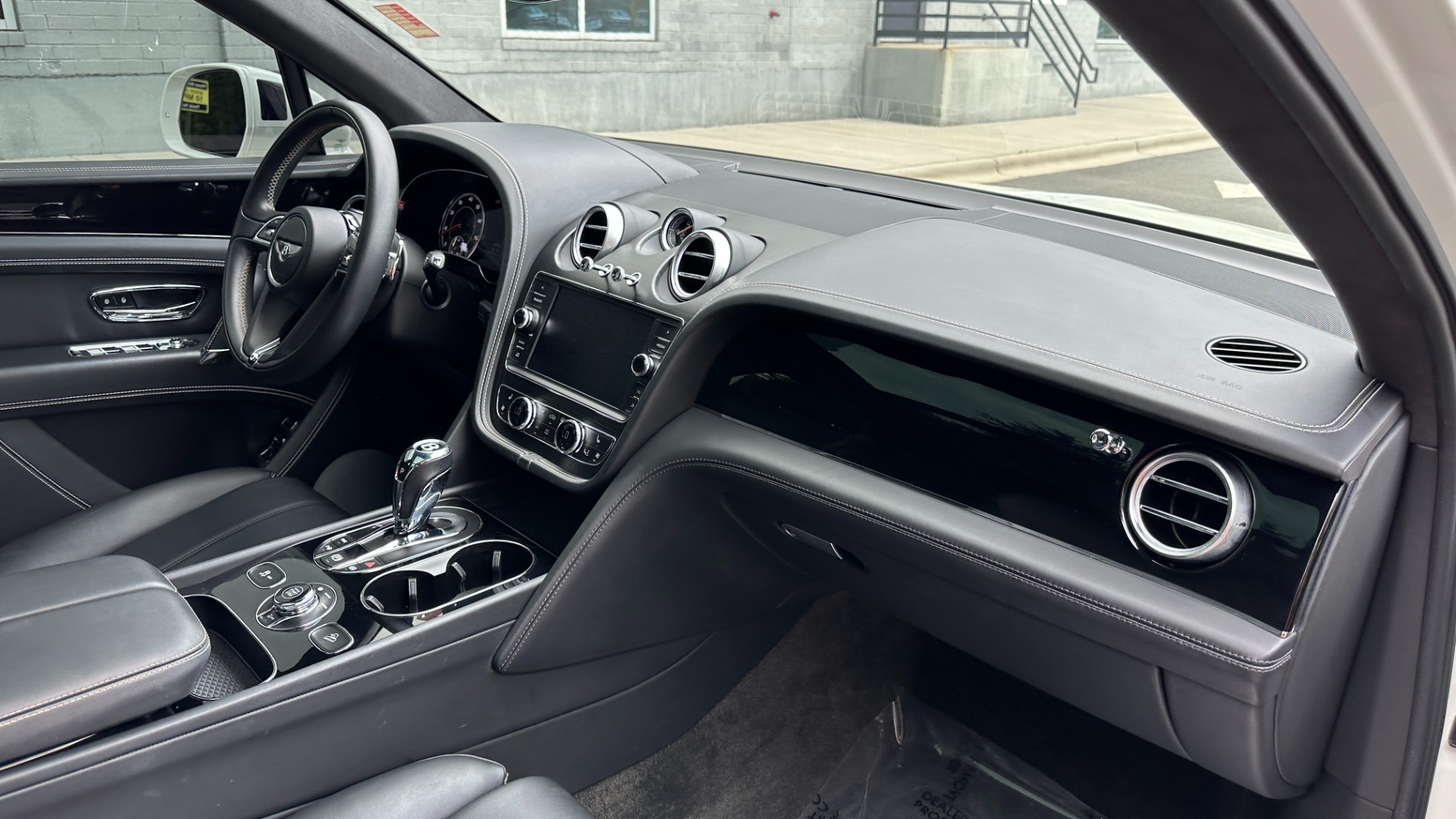Used 2019 Bentley Bentayga V8 / BLACKOUT / BLACK WHEELS / PIANO TRIM / BENTLEY CLOCK for sale Sold at Formula Imports in Charlotte NC 28227 36
