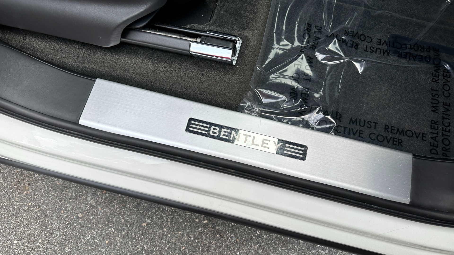 Used 2019 Bentley Bentayga V8 / BLACKOUT / BLACK WHEELS / PIANO TRIM / BENTLEY CLOCK for sale Sold at Formula Imports in Charlotte NC 28227 41