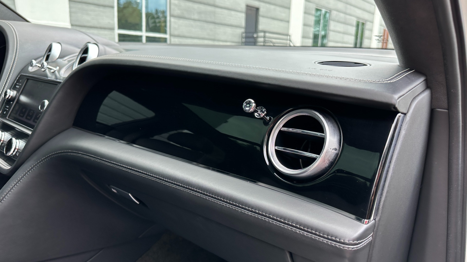 Used 2019 Bentley Bentayga V8 / BLACKOUT / BLACK WHEELS / PIANO TRIM / BENTLEY CLOCK for sale Sold at Formula Imports in Charlotte NC 28227 42
