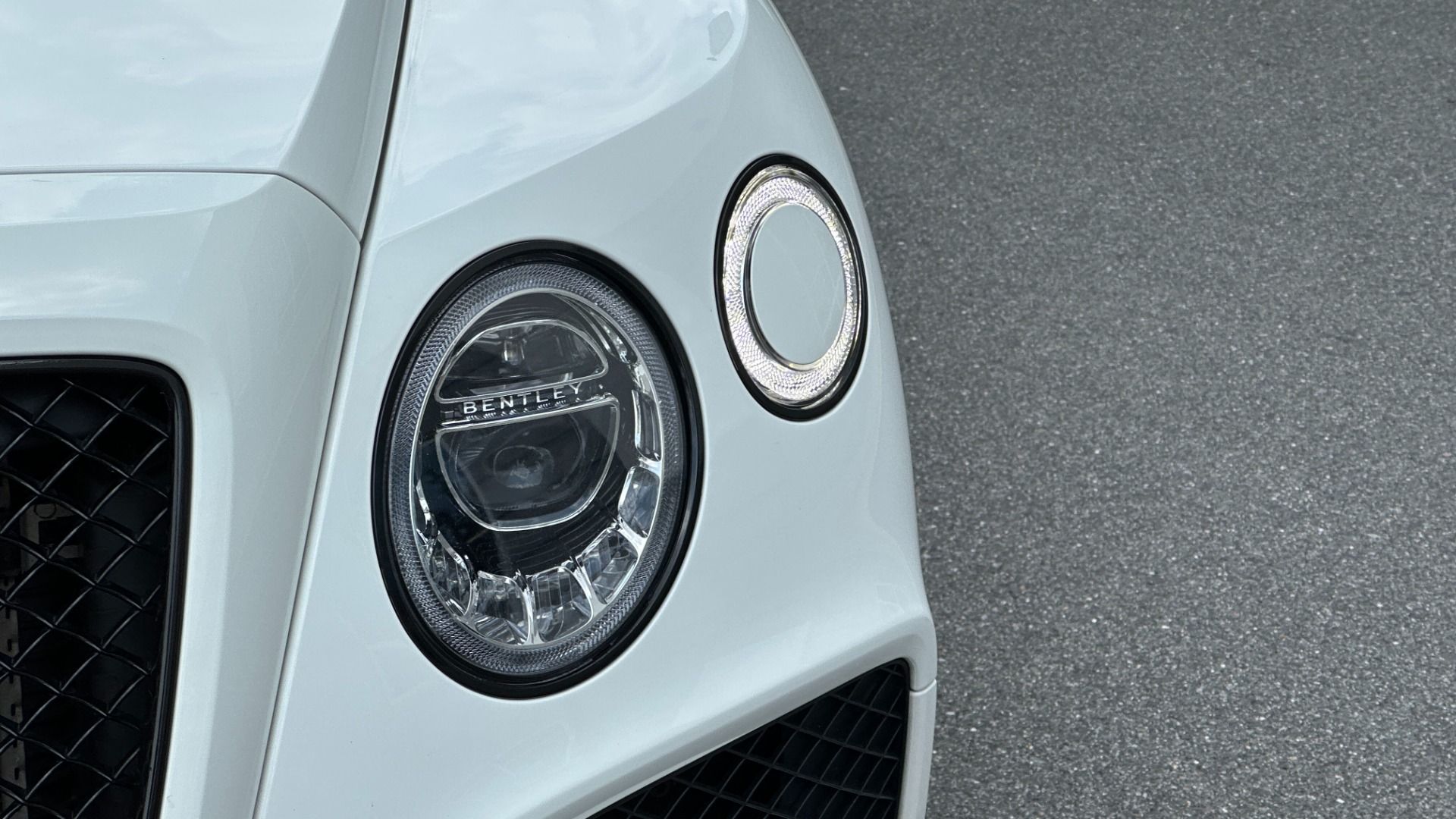 Used 2019 Bentley Bentayga V8 / BLACKOUT / BLACK WHEELS / PIANO TRIM / BENTLEY CLOCK for sale Sold at Formula Imports in Charlotte NC 28227 45