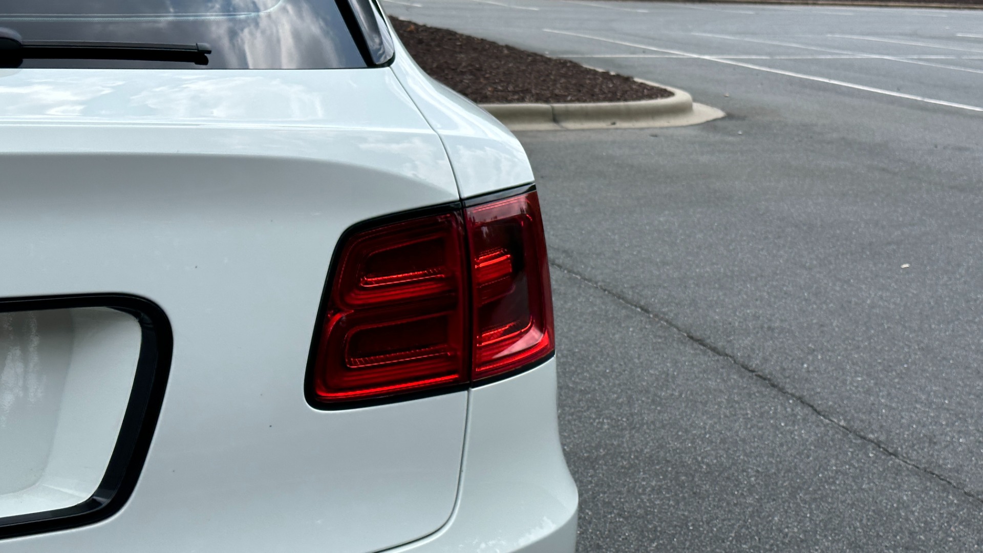 Used 2019 Bentley Bentayga V8 / BLACKOUT / BLACK WHEELS / PIANO TRIM / BENTLEY CLOCK for sale Sold at Formula Imports in Charlotte NC 28227 47
