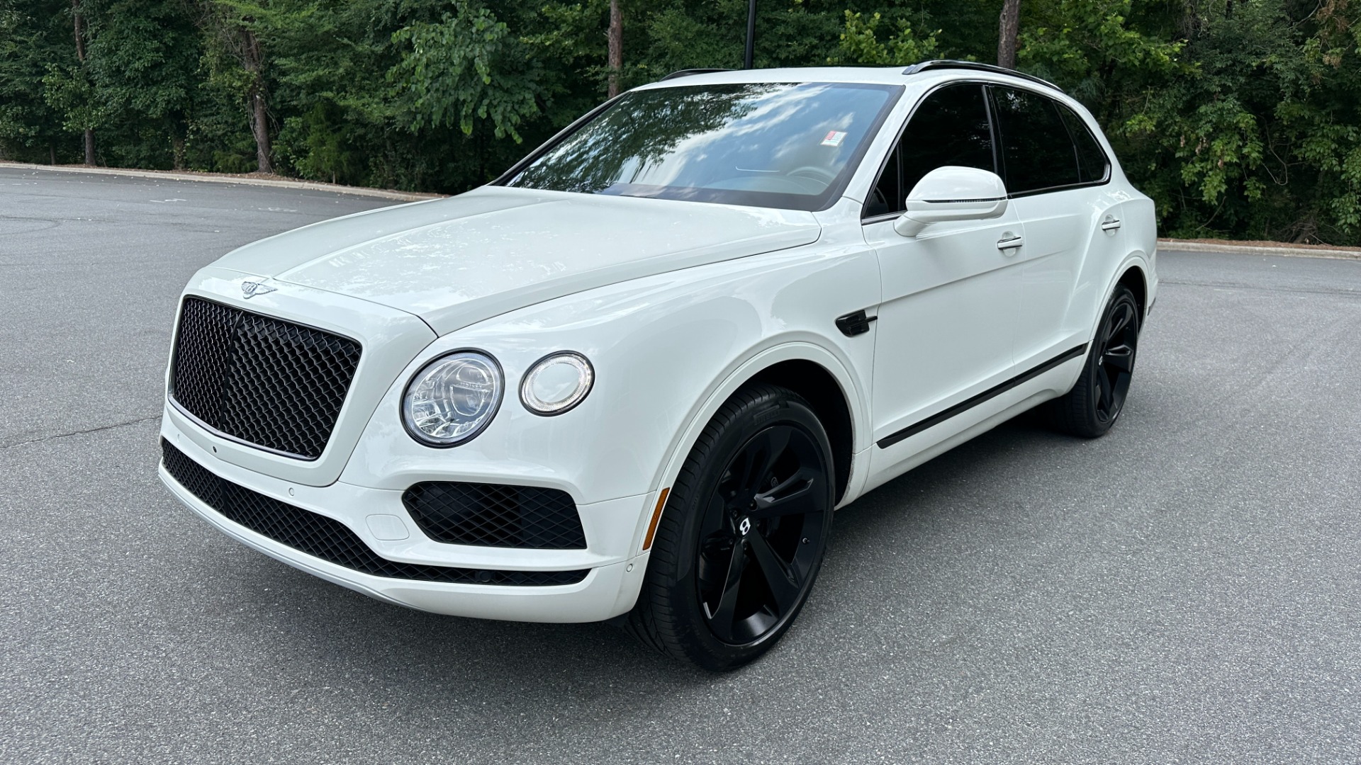 Used 2019 Bentley Bentayga V8 / BLACKOUT / BLACK WHEELS / PIANO TRIM / BENTLEY CLOCK for sale Sold at Formula Imports in Charlotte NC 28227 5