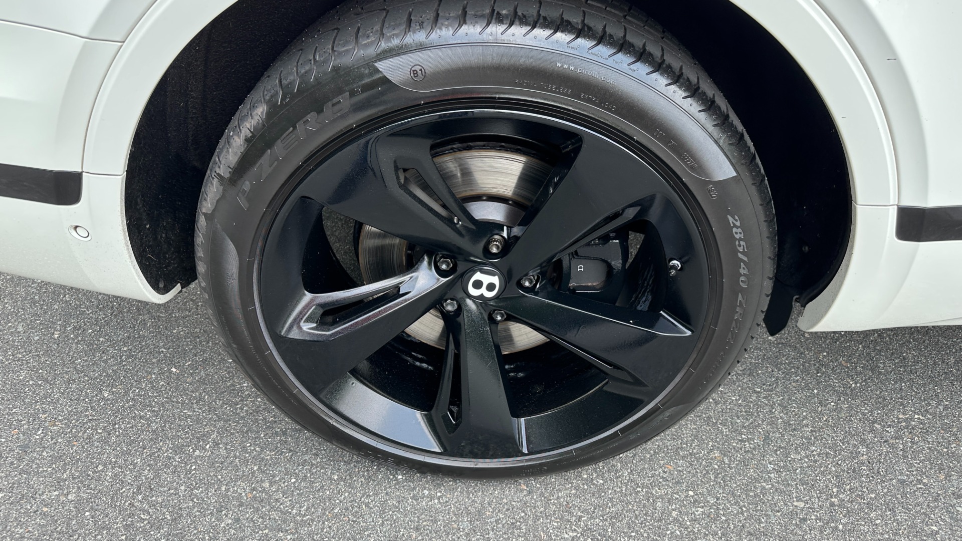Used 2019 Bentley Bentayga V8 / BLACKOUT / BLACK WHEELS / PIANO TRIM / BENTLEY CLOCK for sale Sold at Formula Imports in Charlotte NC 28227 50