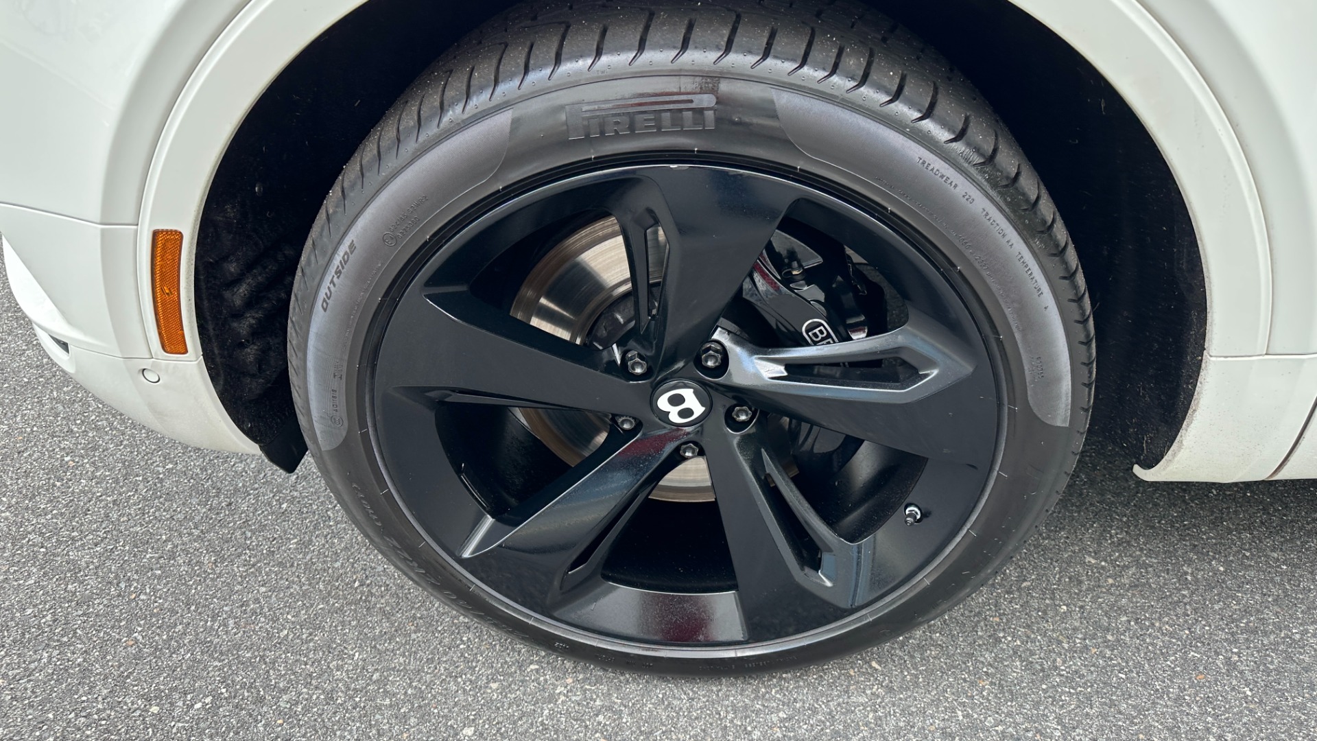 Used 2019 Bentley Bentayga V8 / BLACKOUT / BLACK WHEELS / PIANO TRIM / BENTLEY CLOCK for sale Sold at Formula Imports in Charlotte NC 28227 51