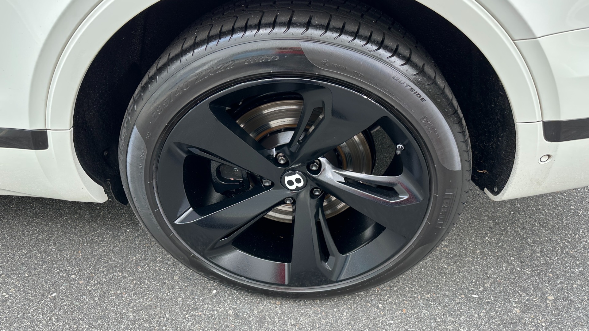 Used 2019 Bentley Bentayga V8 / BLACKOUT / BLACK WHEELS / PIANO TRIM / BENTLEY CLOCK for sale Sold at Formula Imports in Charlotte NC 28227 52
