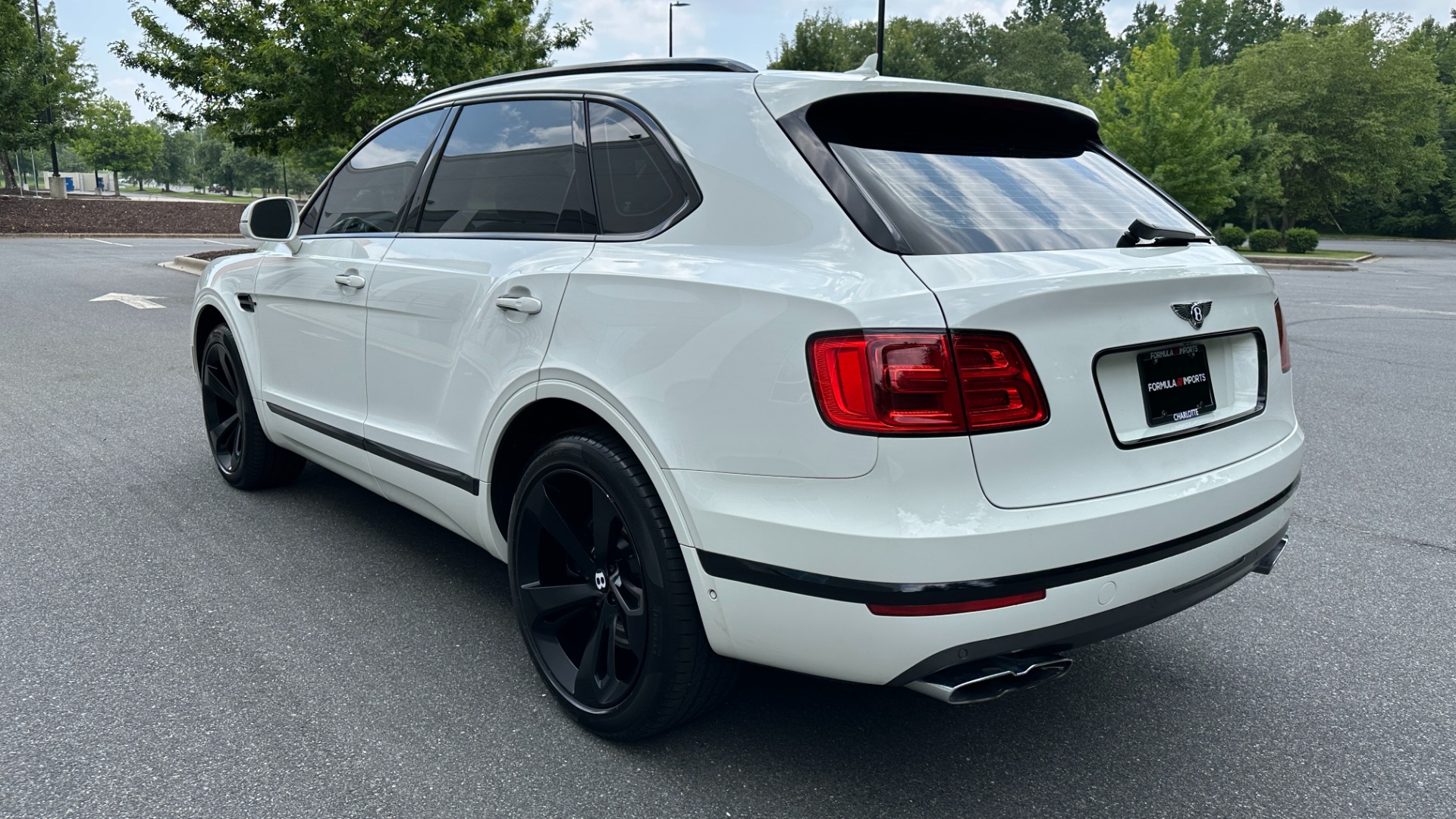 Used 2019 Bentley Bentayga V8 / BLACKOUT / BLACK WHEELS / PIANO TRIM / BENTLEY CLOCK for sale Sold at Formula Imports in Charlotte NC 28227 7