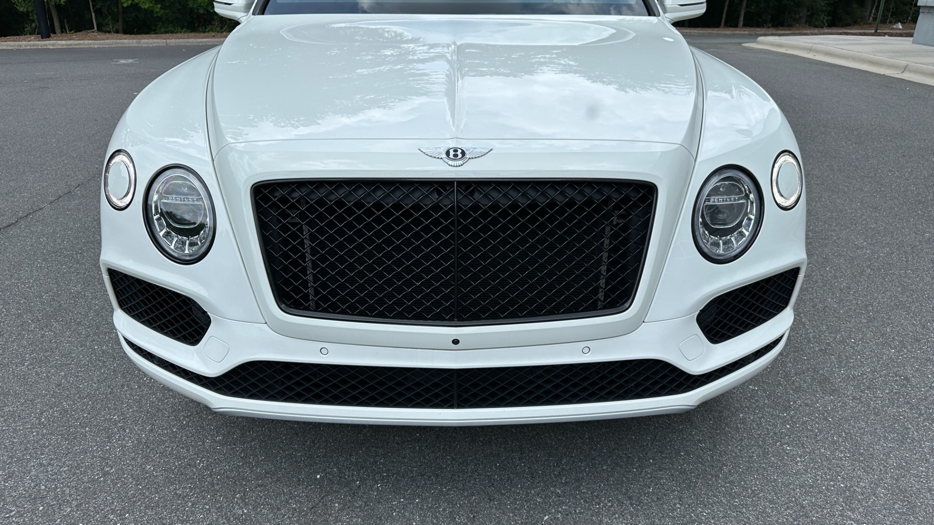 Used 2019 Bentley Bentayga V8 / BLACKOUT / BLACK WHEELS / PIANO TRIM / BENTLEY CLOCK for sale Sold at Formula Imports in Charlotte NC 28227 9