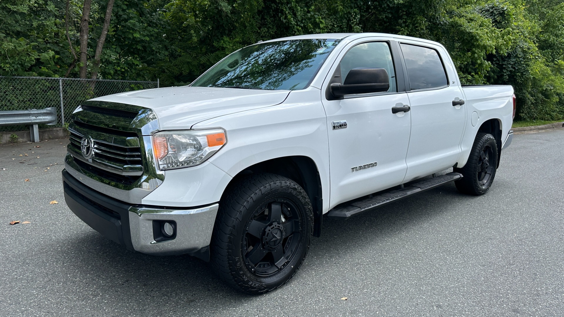 Used 2017 Toyota Tundra 4WD SR5 for sale $32,795 at Formula Imports in Charlotte NC 28227 2
