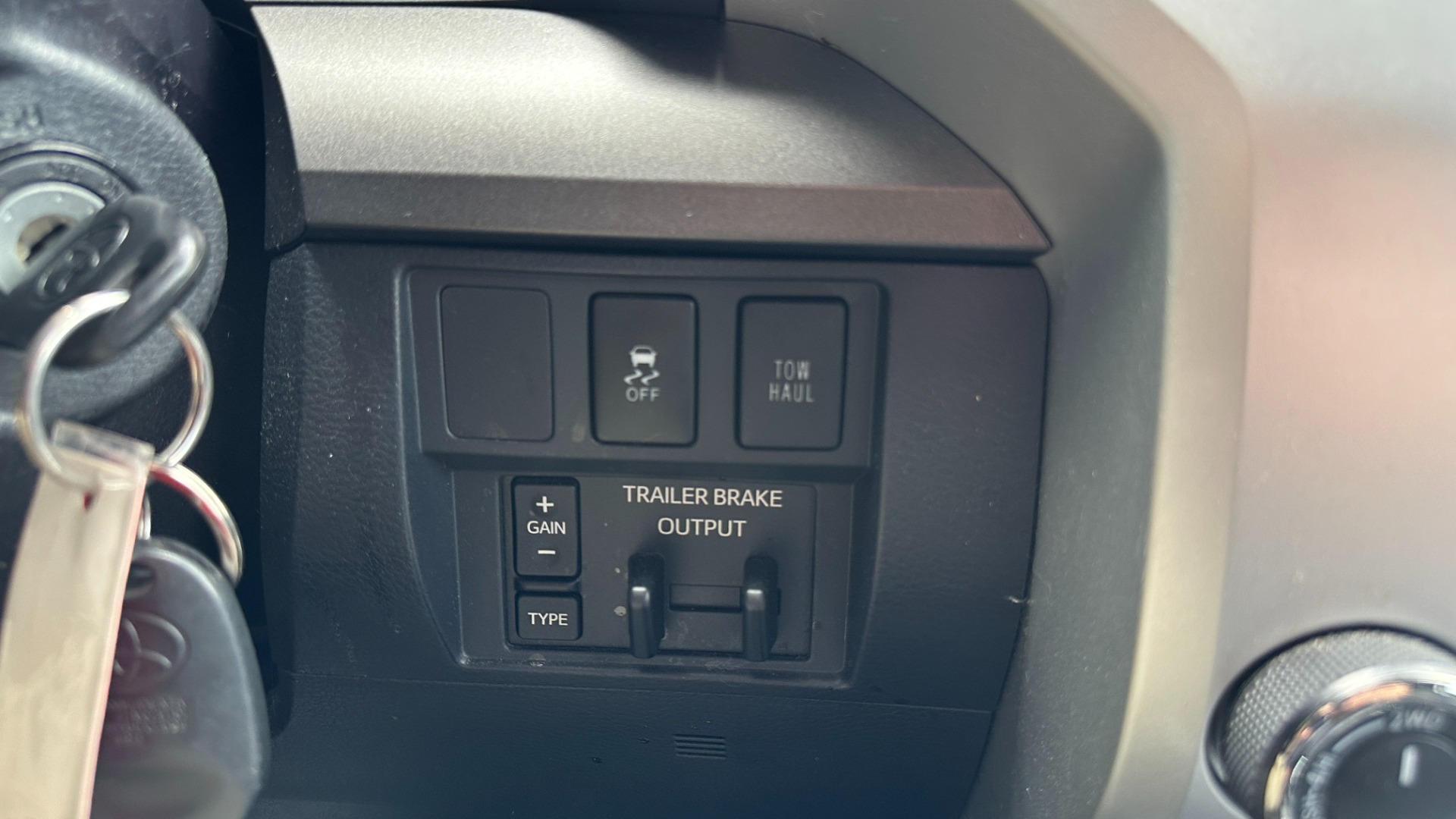 Used 2017 Toyota Tundra 4WD SR5 for sale $32,795 at Formula Imports in Charlotte NC 28227 28