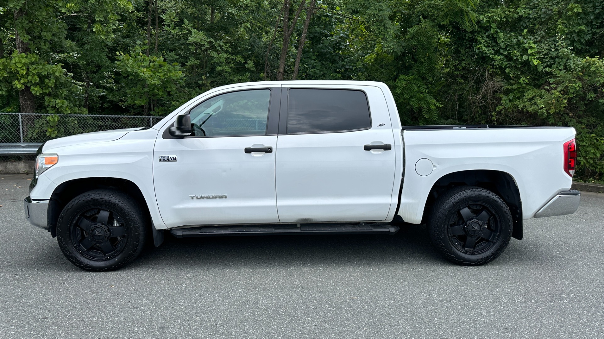 Used 2017 Toyota Tundra 4WD SR5 for sale Sold at Formula Imports in Charlotte NC 28227 3