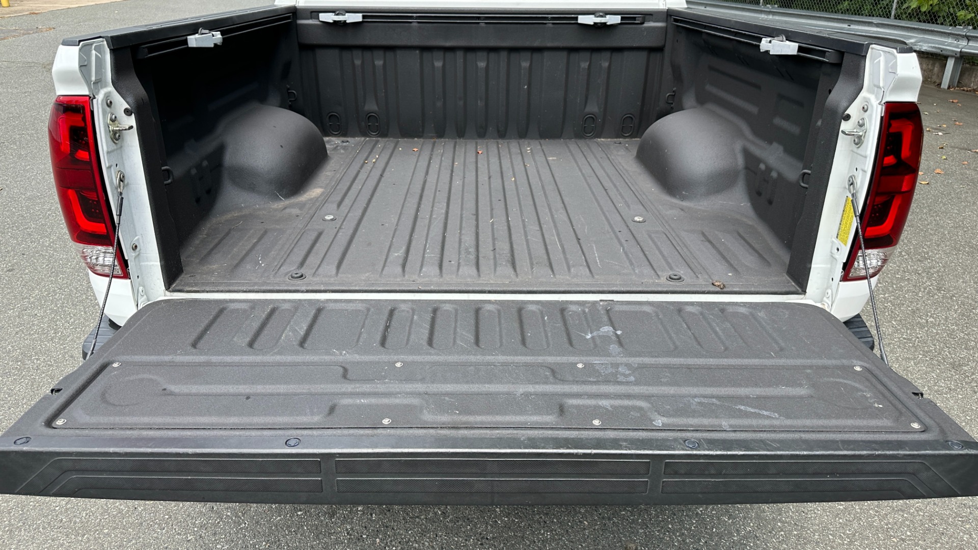 Used 2017 Toyota Tundra 4WD SR5 for sale $32,795 at Formula Imports in Charlotte NC 28227 31