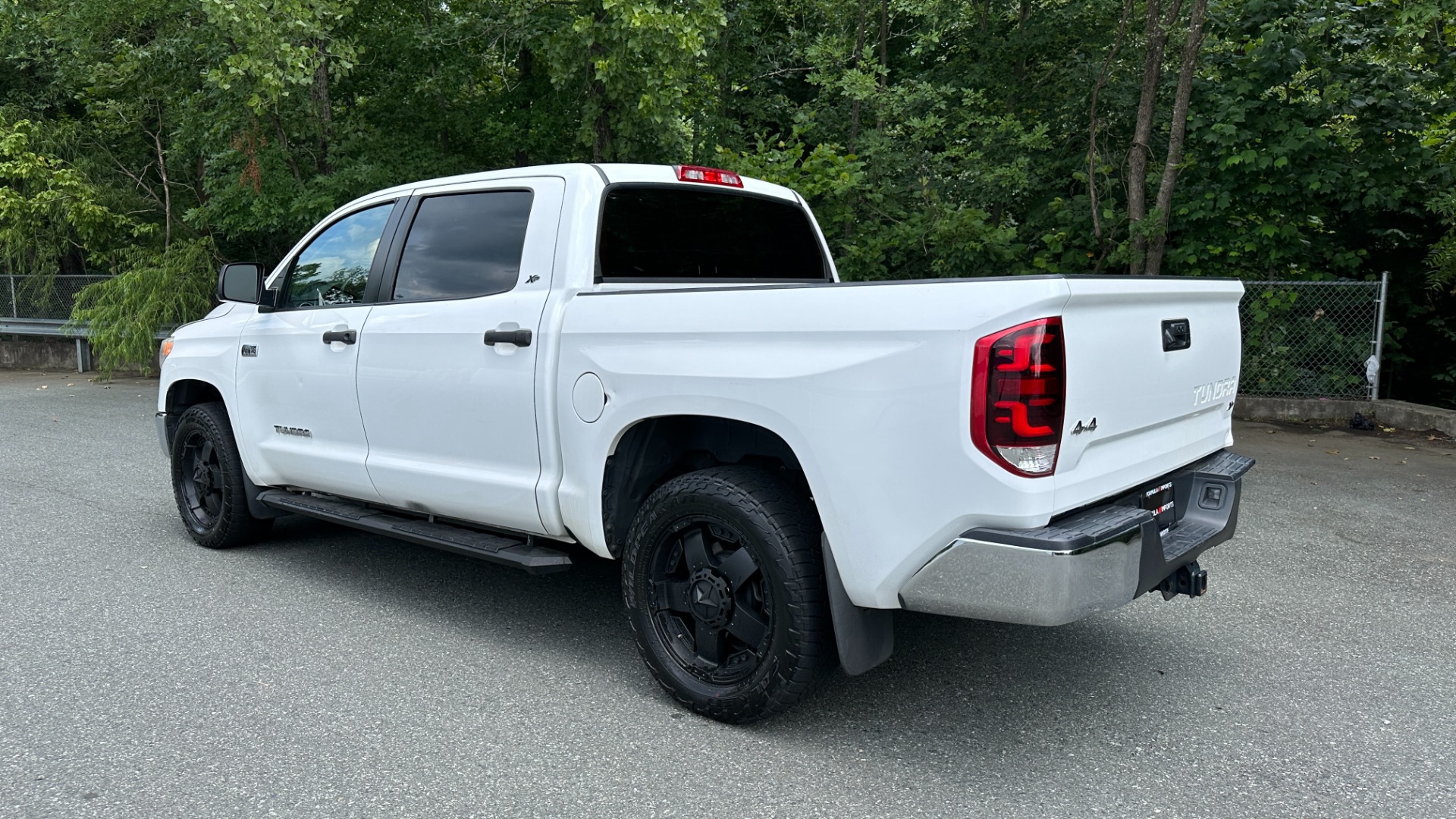 Used 2017 Toyota Tundra 4WD SR5 for sale $32,795 at Formula Imports in Charlotte NC 28227 4