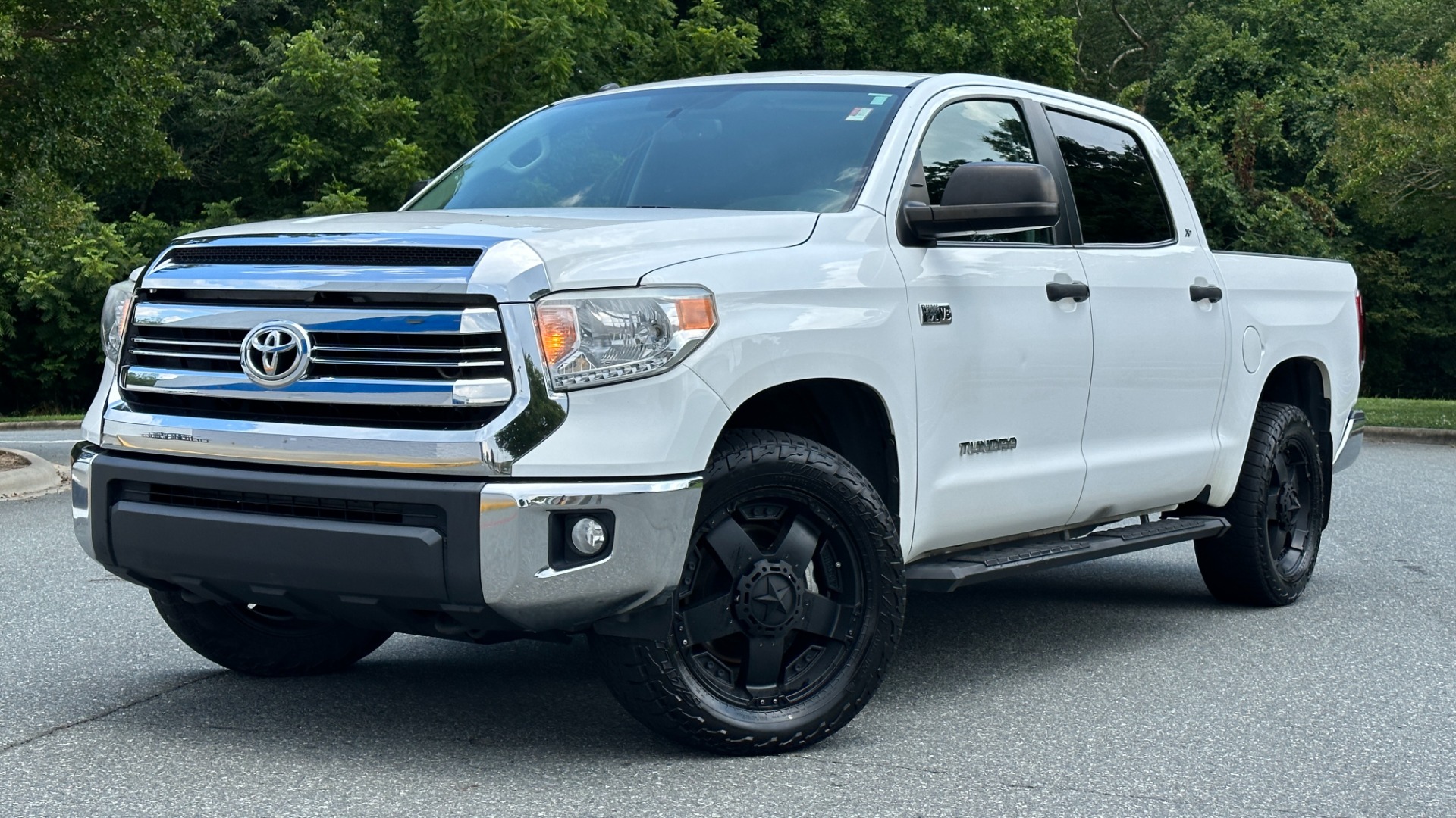Used 2017 Toyota Tundra 4WD SR5 for sale $32,795 at Formula Imports in Charlotte NC 28227 1