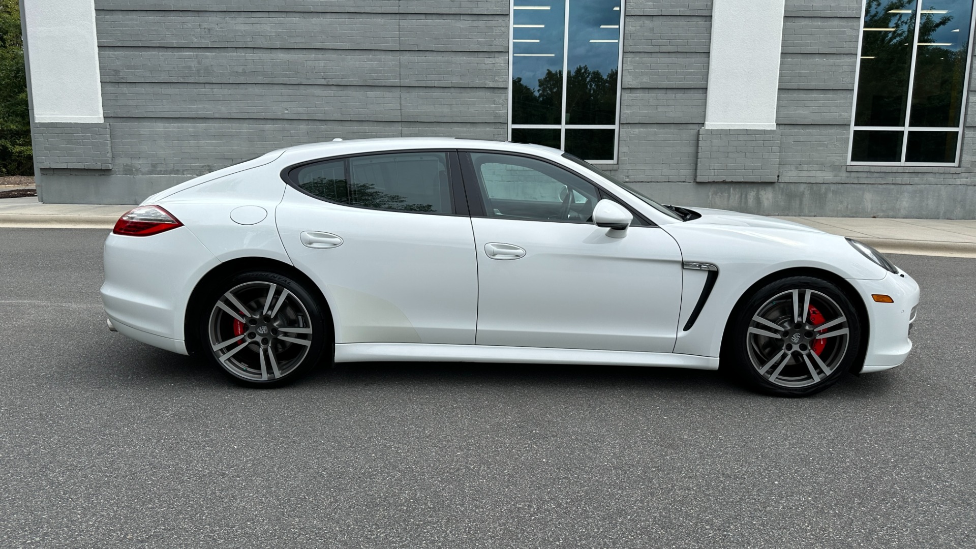 Used 2013 Porsche Panamera 4 / TURBO 2 WHEELS / PREMIUM / BOSE / GLOSS BLACK TRIM for sale $28,499 at Formula Imports in Charlotte NC 28227 3