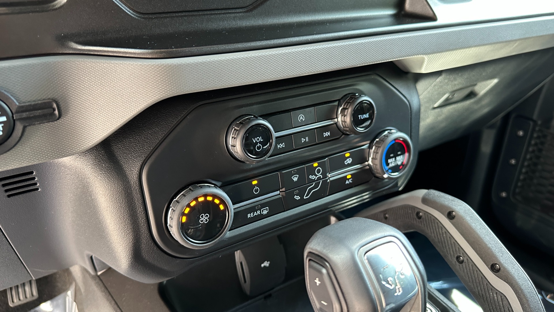 Used 2022 Ford Bronco BIG BEND / SOFT TOP / 10SPD / CLOTH / TOUCHSCREEN for sale Sold at Formula Imports in Charlotte NC 28227 19