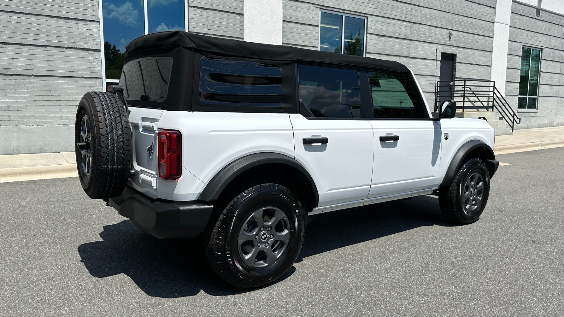 Used 2022 Ford Bronco BIG BEND / SOFT TOP / 10SPD / CLOTH / TOUCHSCREEN for sale Sold at Formula Imports in Charlotte NC 28227 4