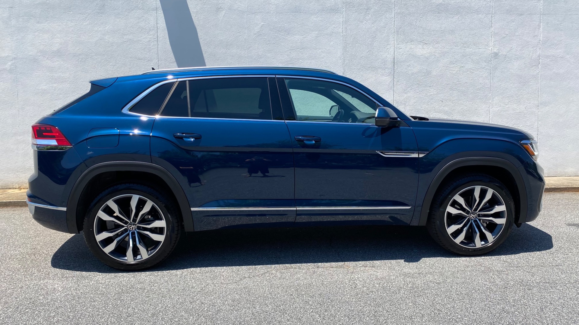 Used 2023 Volkswagen Atlas Cross Sport 3.6L V6 SEL Premium R-Line for sale $44,999 at Formula Imports in Charlotte NC 28227 10