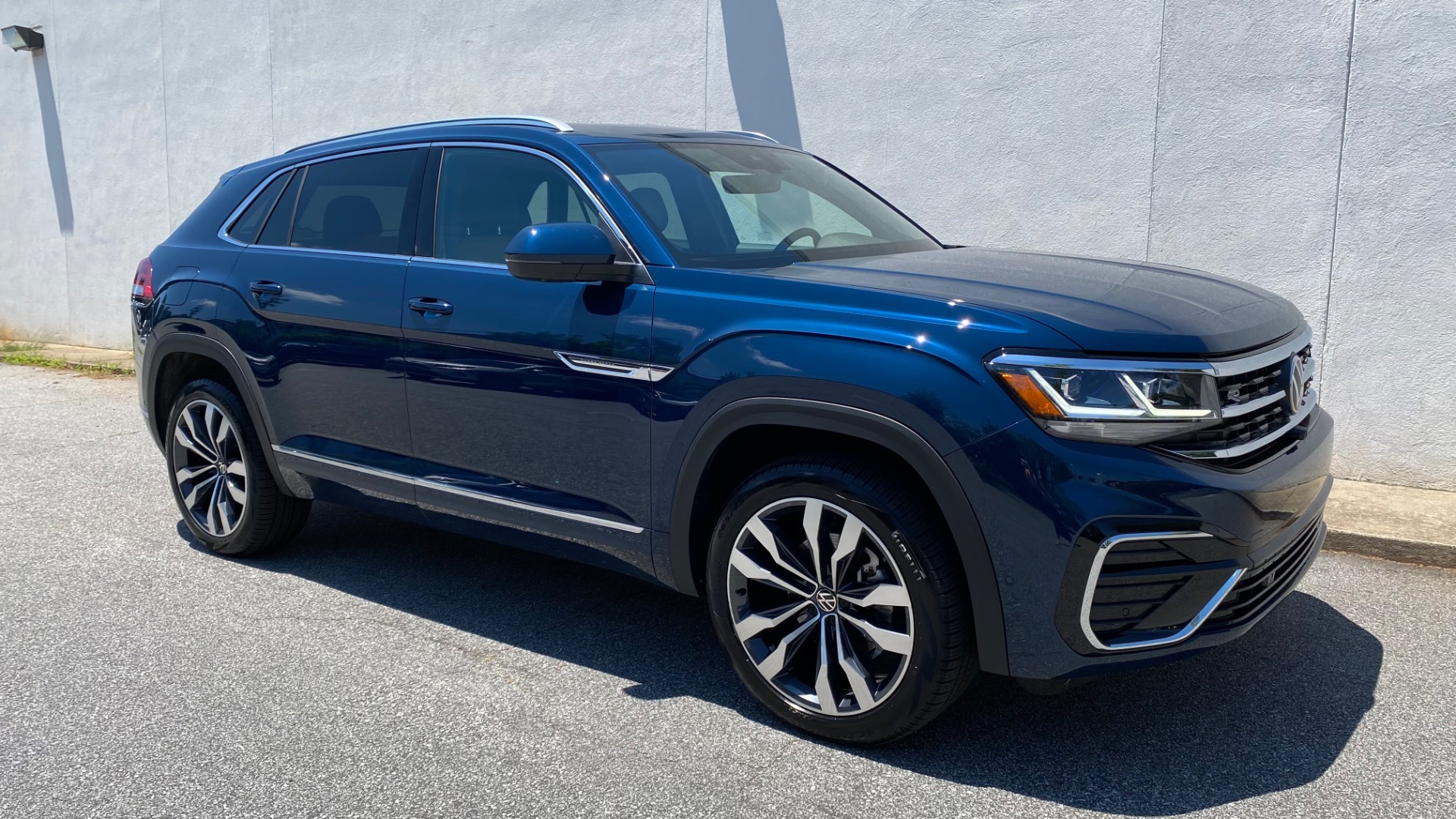 Used 2023 Volkswagen Atlas Cross Sport 3.6L V6 SEL Premium R-Line for sale $44,999 at Formula Imports in Charlotte NC 28227 11