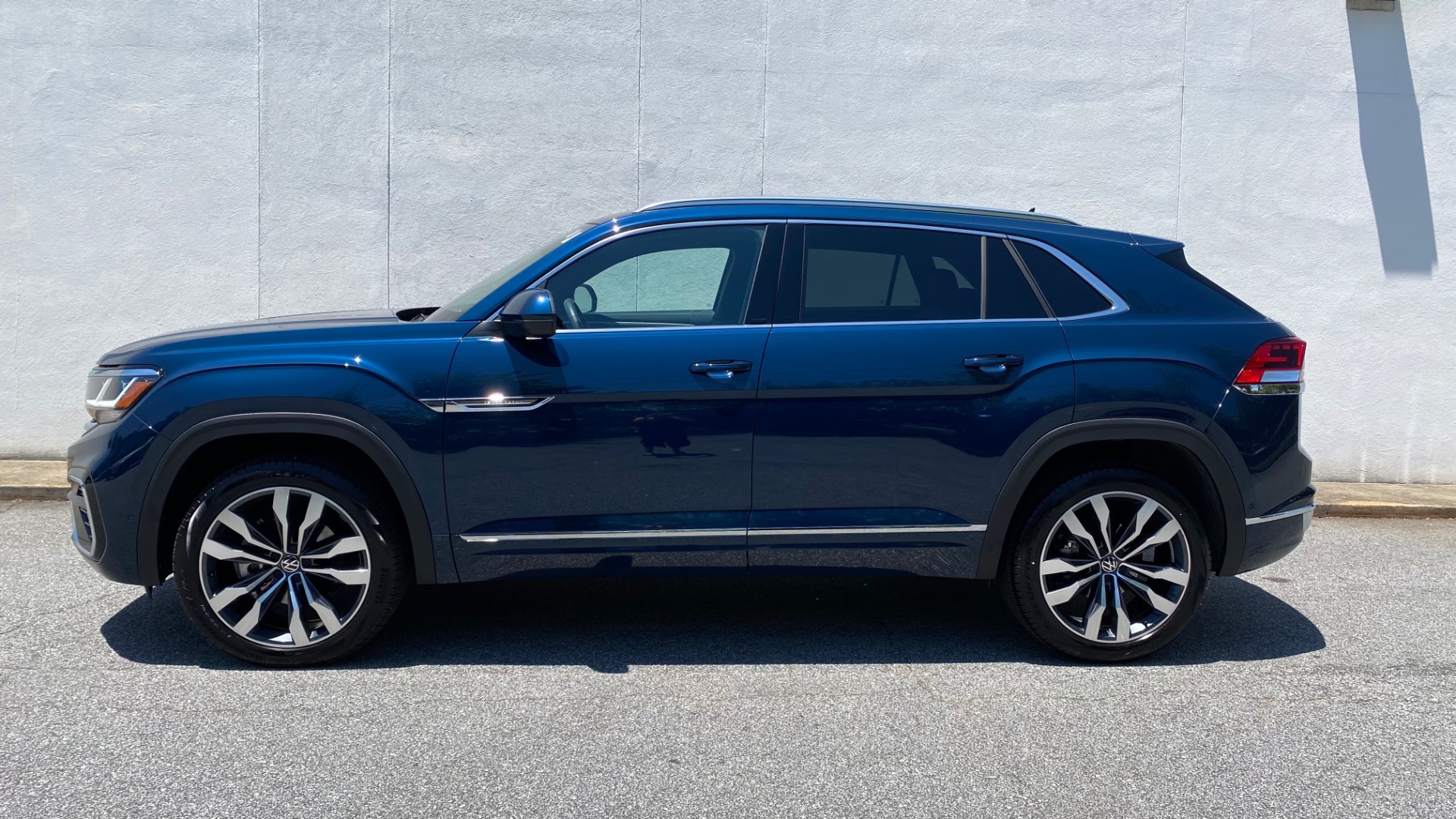 Used 2023 Volkswagen Atlas Cross Sport 3.6L V6 SEL Premium R-Line for sale $44,999 at Formula Imports in Charlotte NC 28227 4