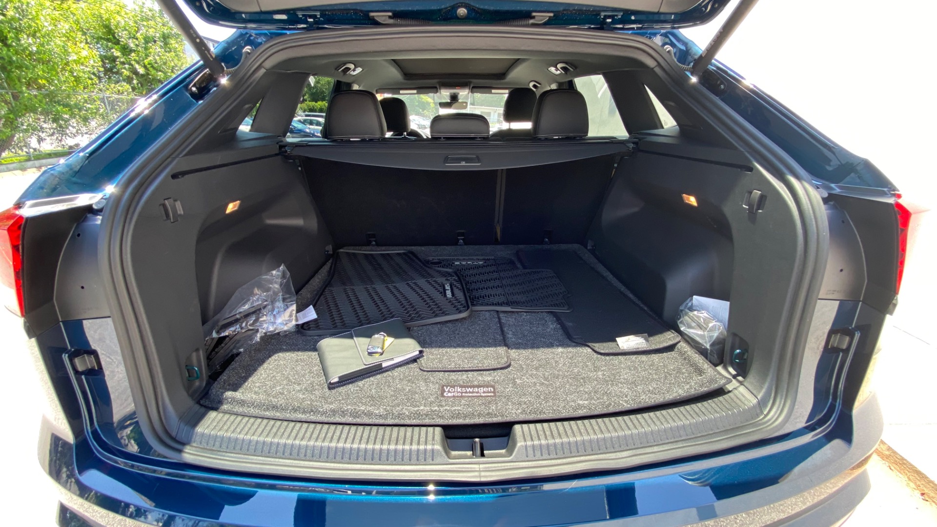 Used 2023 Volkswagen Atlas Cross Sport 3.6L V6 SEL Premium R-Line for sale $44,999 at Formula Imports in Charlotte NC 28227 42