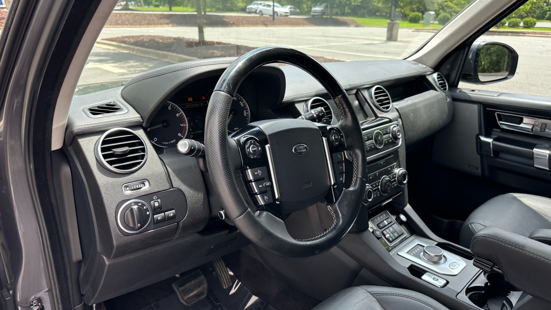 Used 2015 Land Rover LR4 LUX / VISION ASSIST / 20IN WHEELS / GLOSS BLACK TRIM / 3 ROW SEATING for sale $22,500 at Formula Imports in Charlotte NC 28227 11