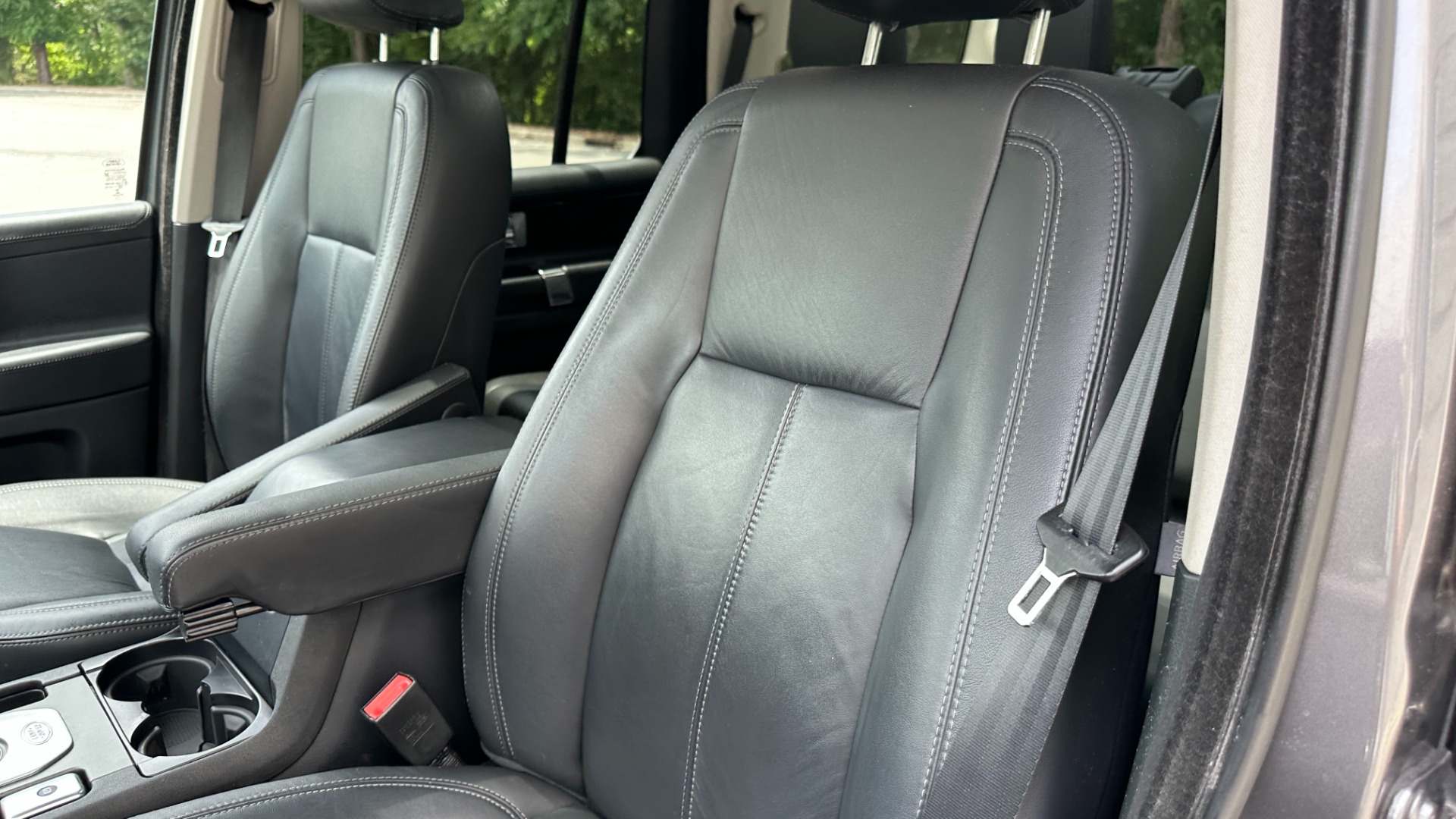 Used 2015 Land Rover LR4 LUX / VISION ASSIST / 20IN WHEELS / GLOSS BLACK TRIM / 3 ROW SEATING for sale $22,500 at Formula Imports in Charlotte NC 28227 13