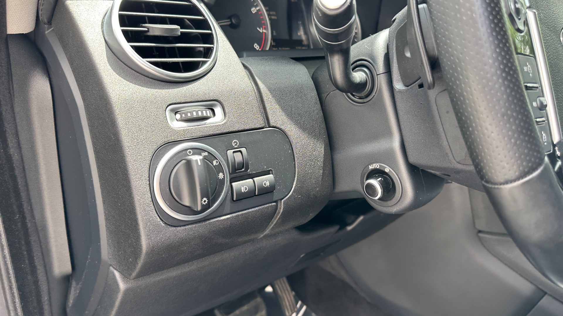 Used 2015 Land Rover LR4 LUX / VISION ASSIST / 20IN WHEELS / GLOSS BLACK TRIM / 3 ROW SEATING for sale $22,500 at Formula Imports in Charlotte NC 28227 16
