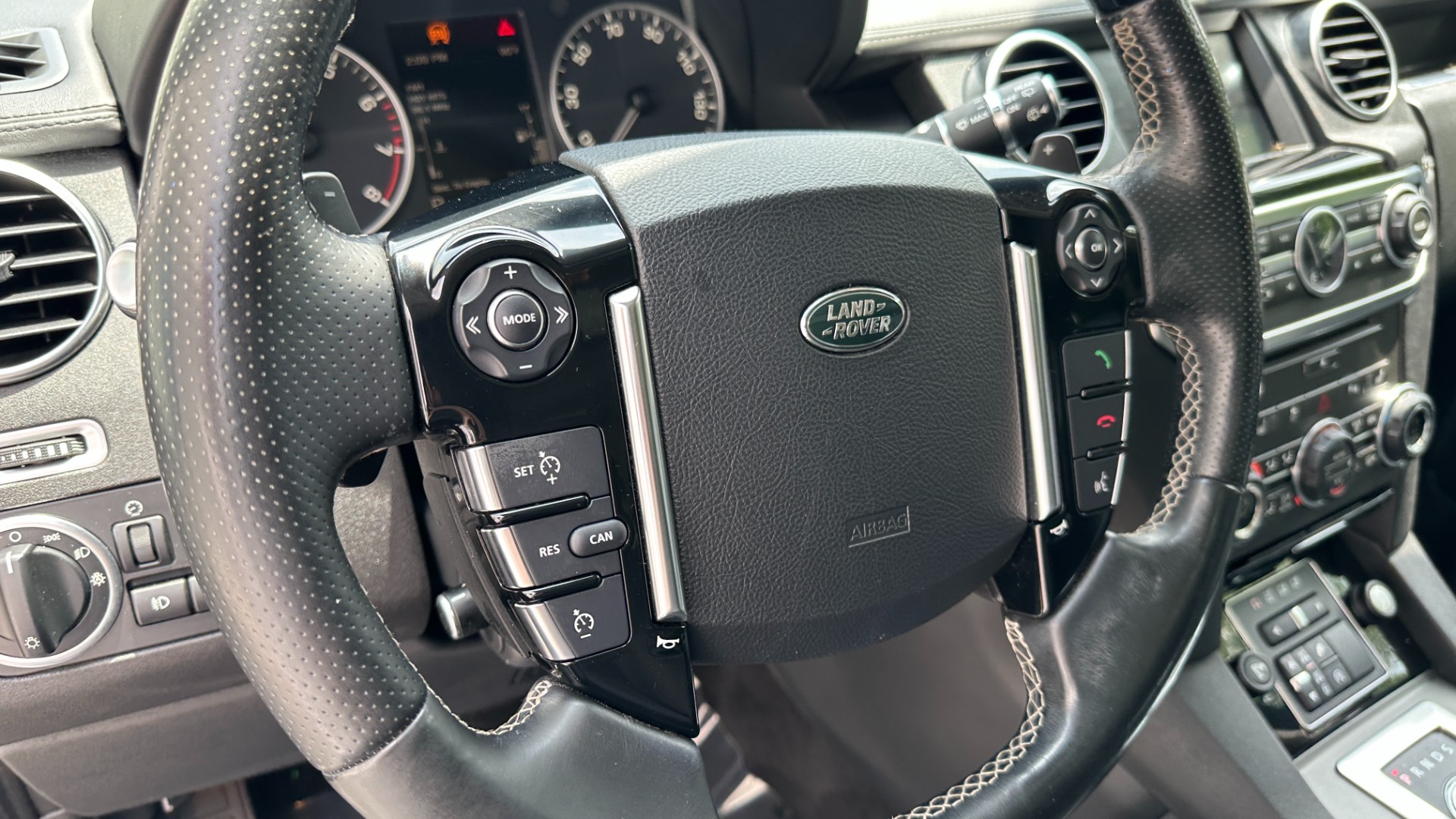 Used 2015 Land Rover LR4 LUX / VISION ASSIST / 20IN WHEELS / GLOSS BLACK TRIM / 3 ROW SEATING for sale $22,500 at Formula Imports in Charlotte NC 28227 17