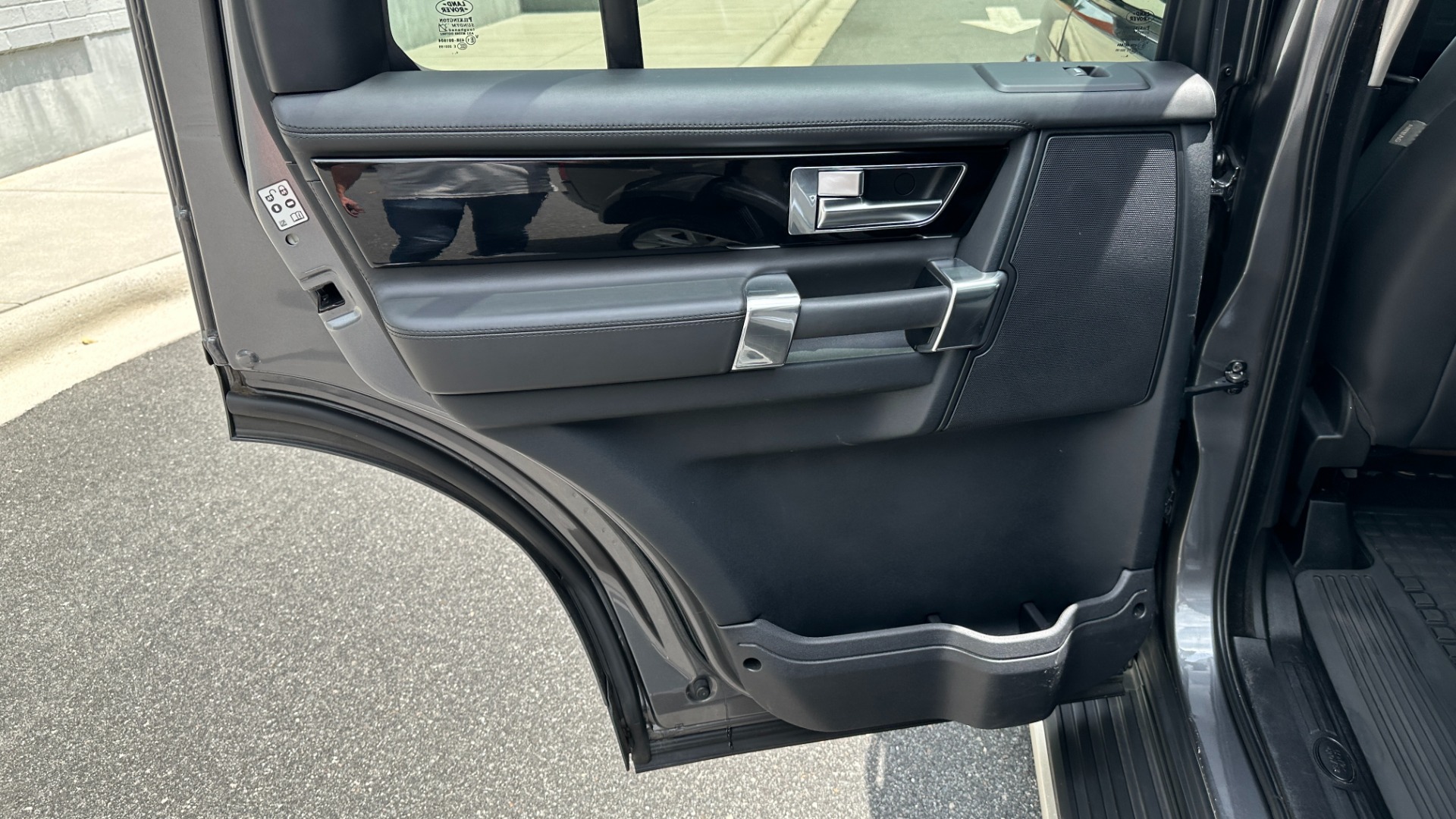 Used 2015 Land Rover LR4 LUX / VISION ASSIST / 20IN WHEELS / GLOSS BLACK TRIM / 3 ROW SEATING for sale $22,500 at Formula Imports in Charlotte NC 28227 26